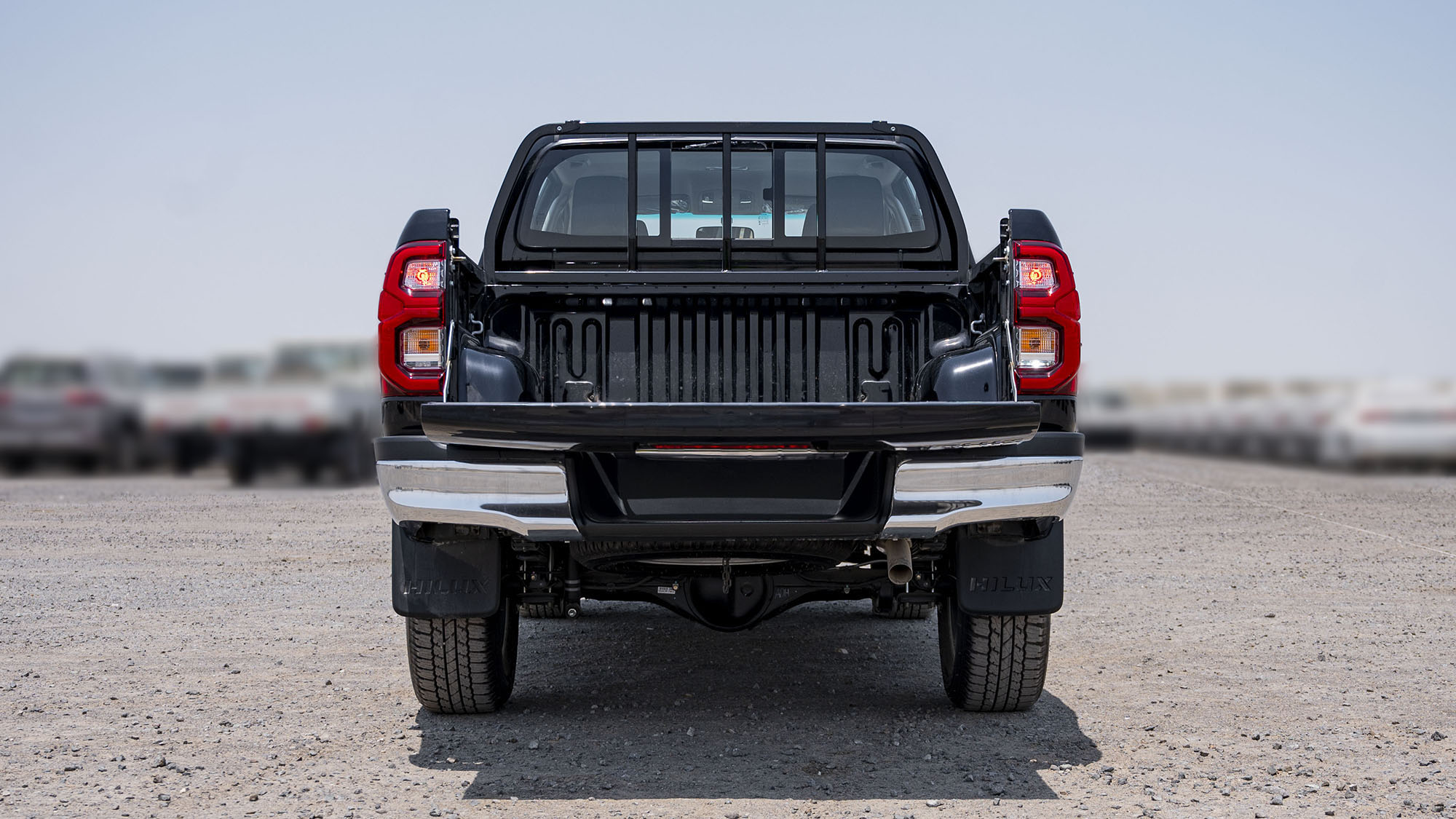TOYOTA HILUX DC 2.4D AT 4X4 SR5 _ BLACK