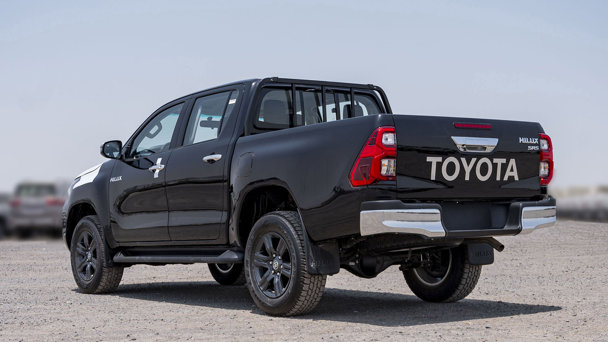 TOYOTA HILUX DC 2.4D AT 4X4 SR5 _ BLACK