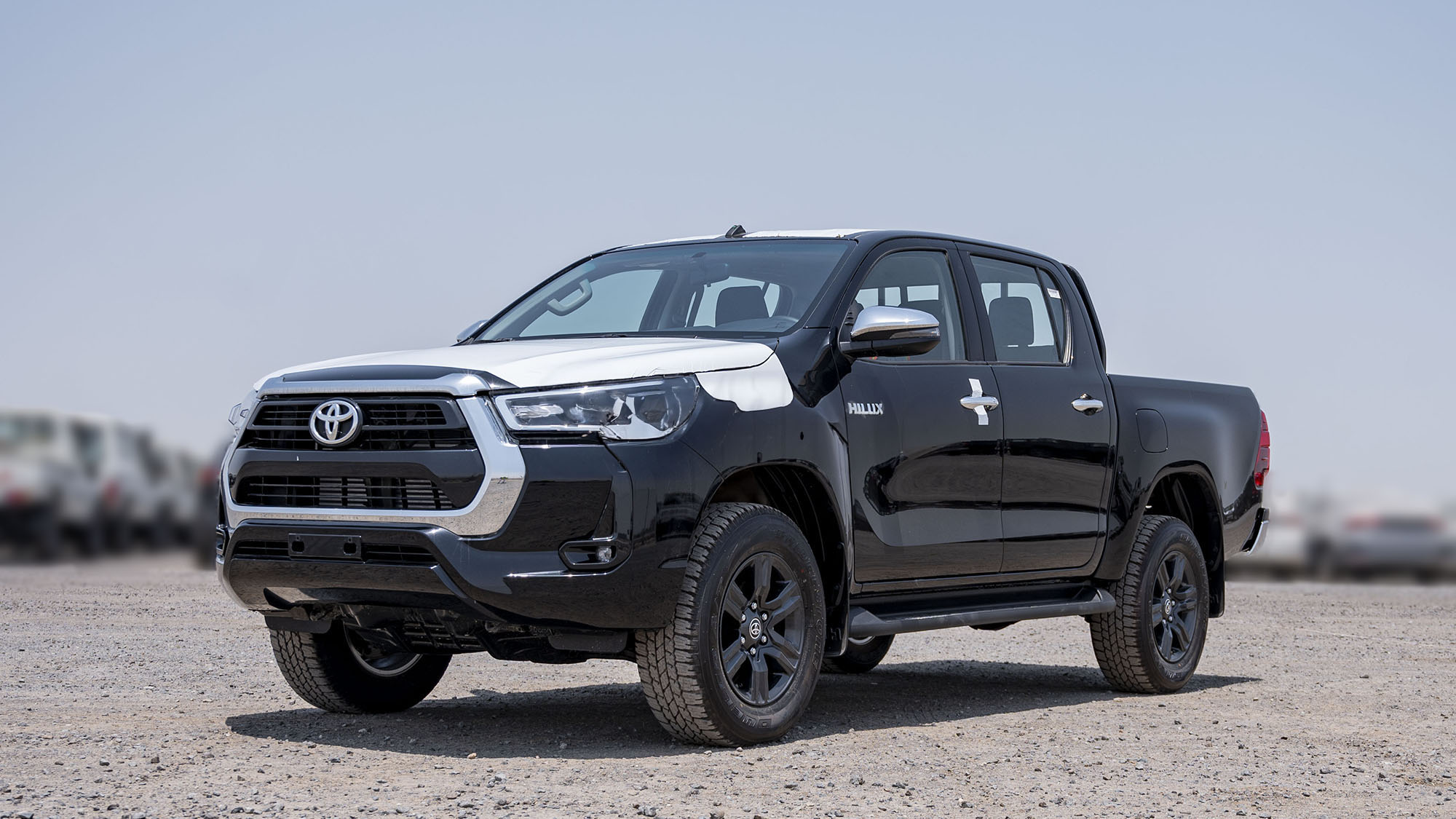 TOYOTA HILUX DC 2.4D AT 4X4 SR5 _ BLACK