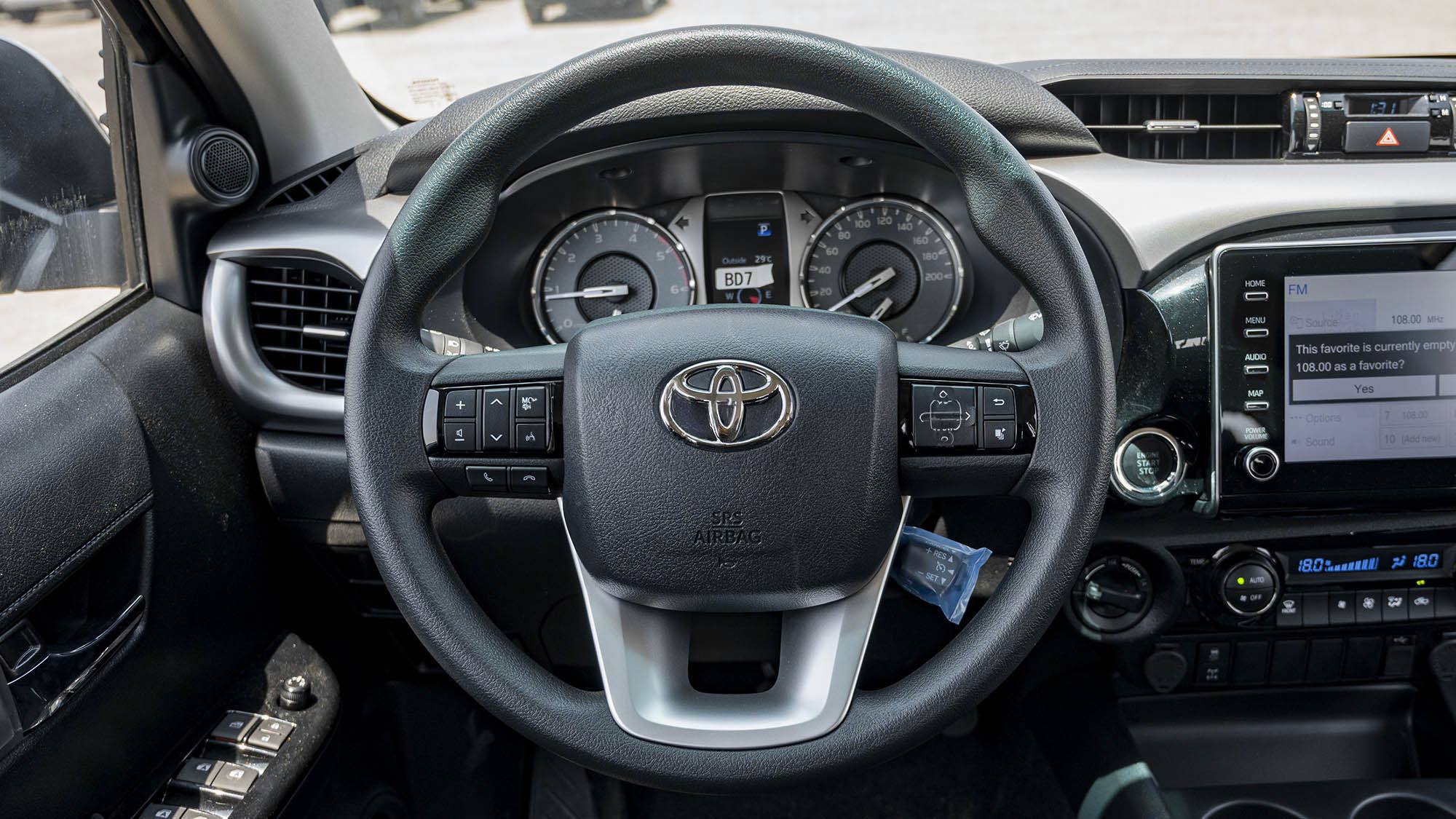 TOYOTA HILUX DC 2.4D AT 4X4 SR5 _ BLACK