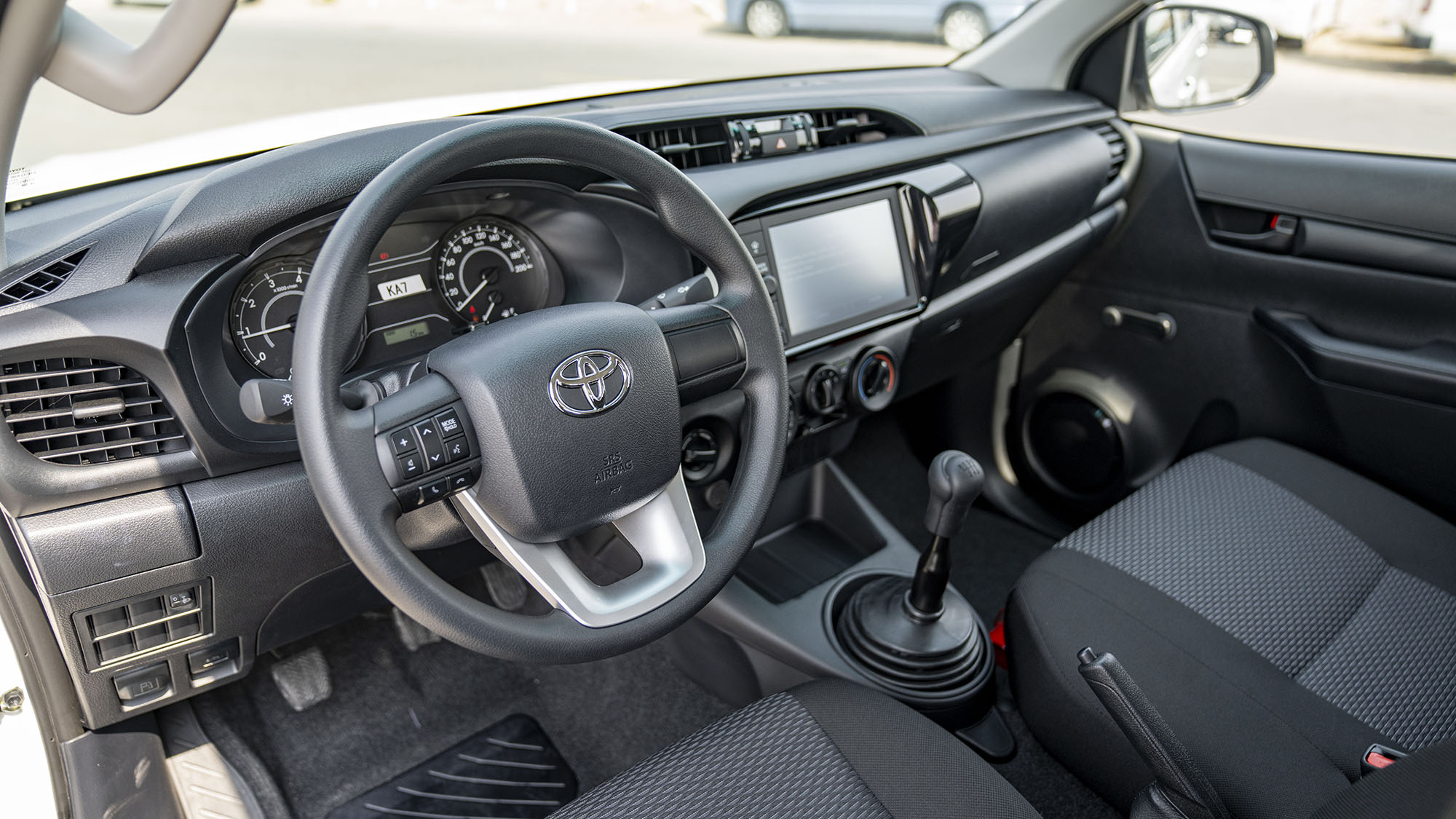 TOYOTA HILUX DC 2.4D MT 4X4 M.WINDOW