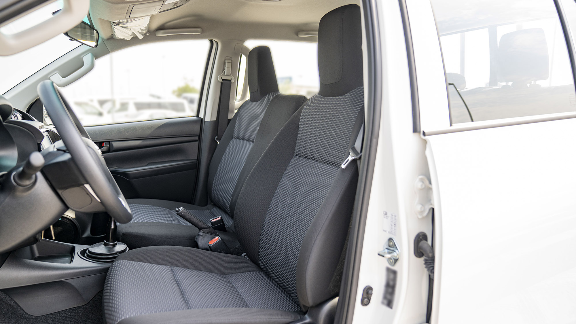 TOYOTA HILUX DC 2.4D MT 4X4 M.WINDOW