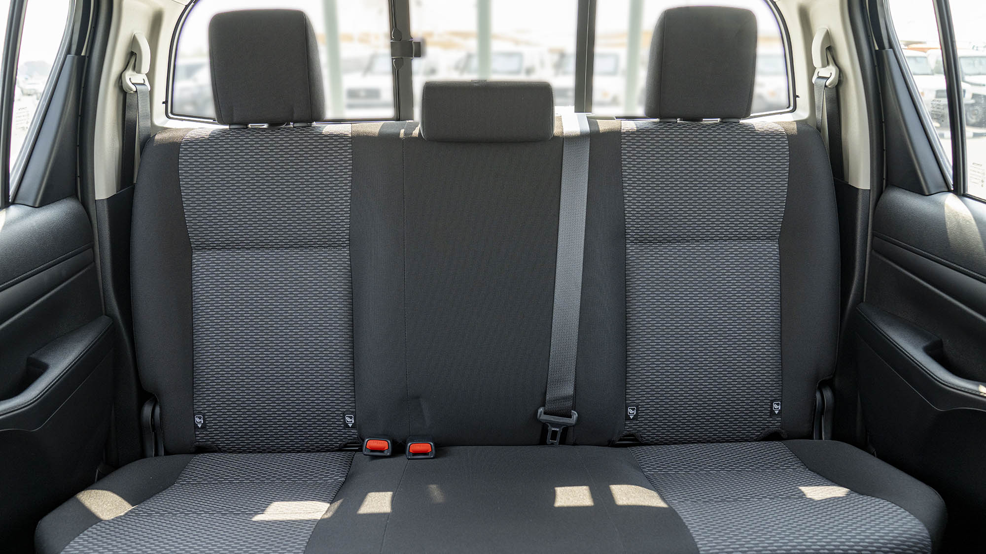 TOYOTA HILUX DC 2.4D MT 4X4 M.WINDOW