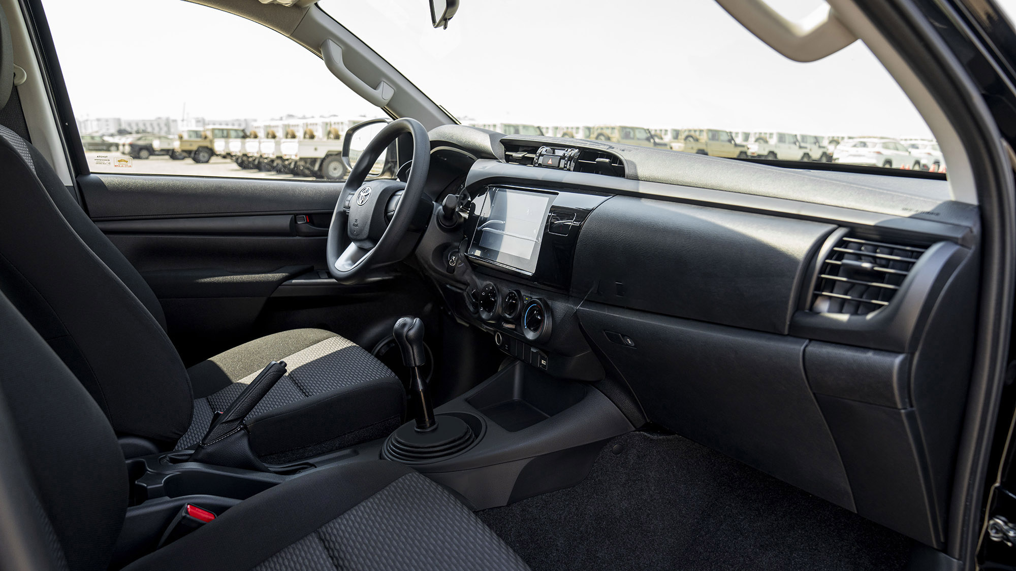  TOYOTA HILUX DC 2.4D MT 4X4 P.WINDOW_ BLACK