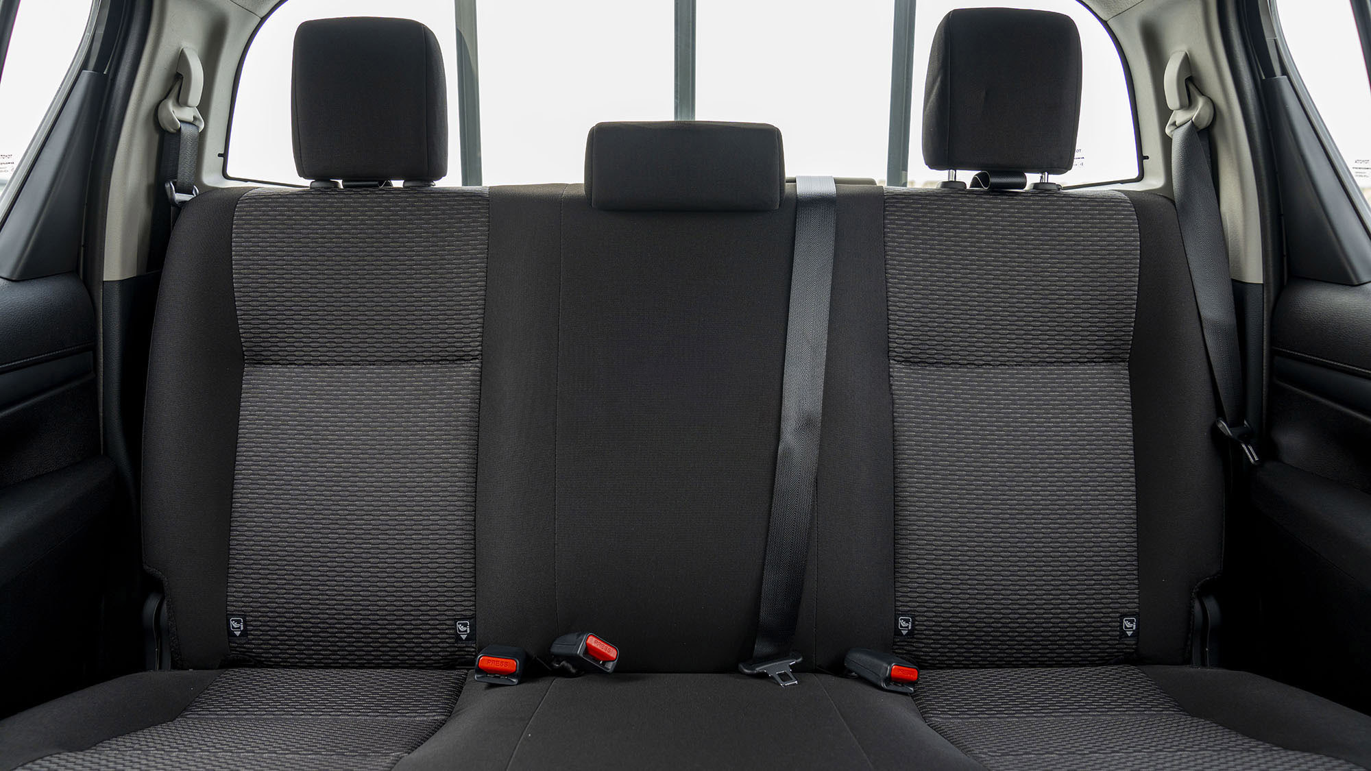  TOYOTA HILUX DC 2.4D MT 4X4 P.WINDOW_ BLACK
