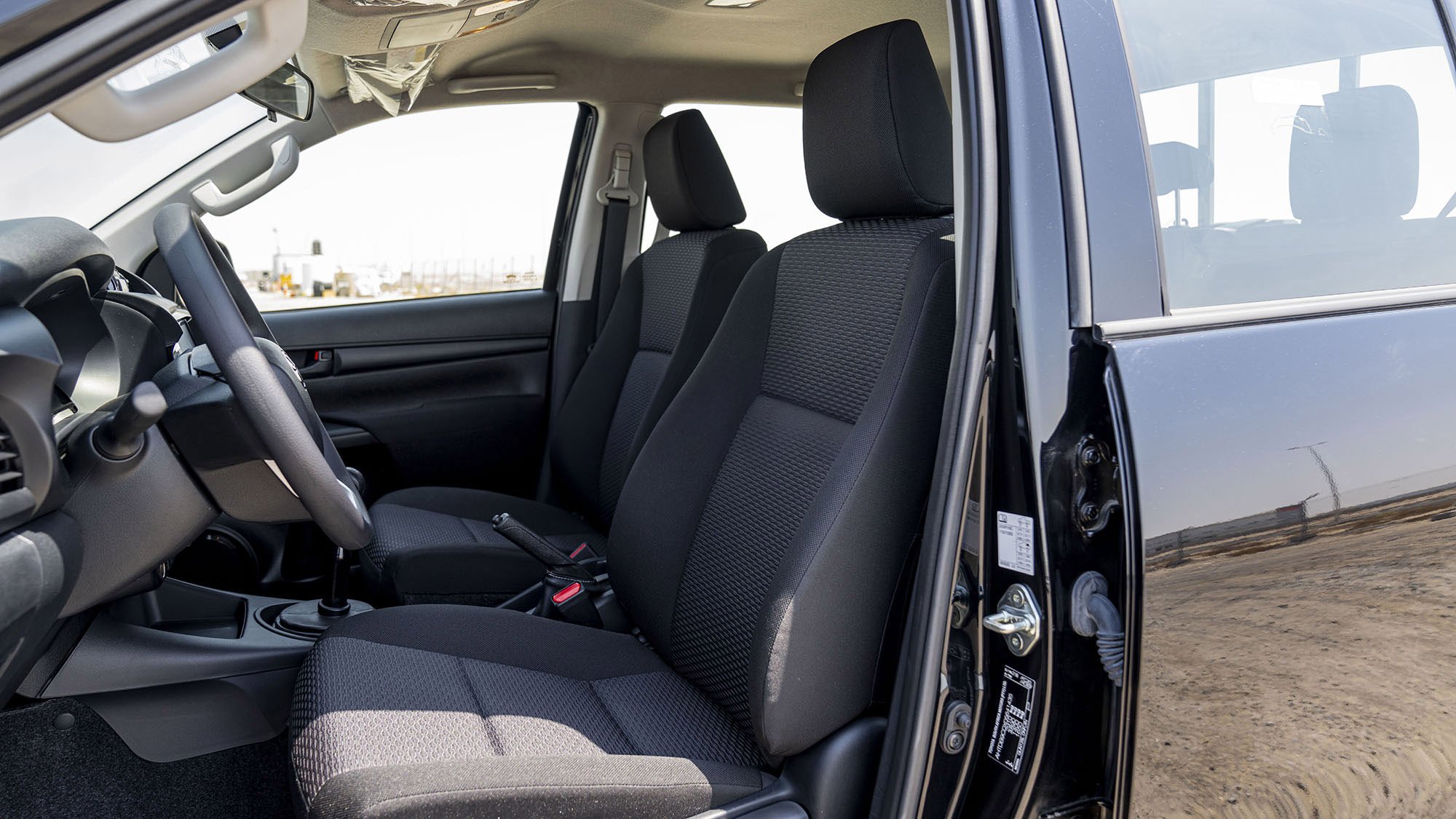  TOYOTA HILUX DC 2.4D MT 4X4 P.WINDOW_ BLACK