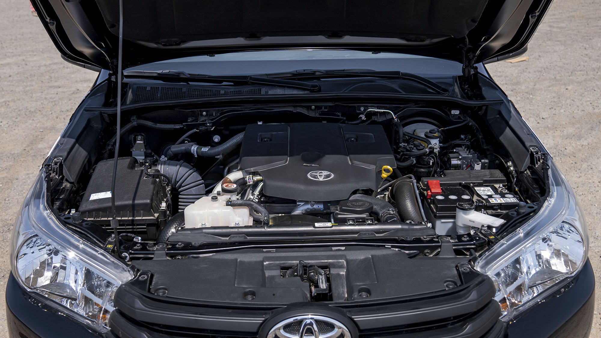 TOYOTA HILUX DC 2.4D MT 4X4 P.WINDOW_ BLACK