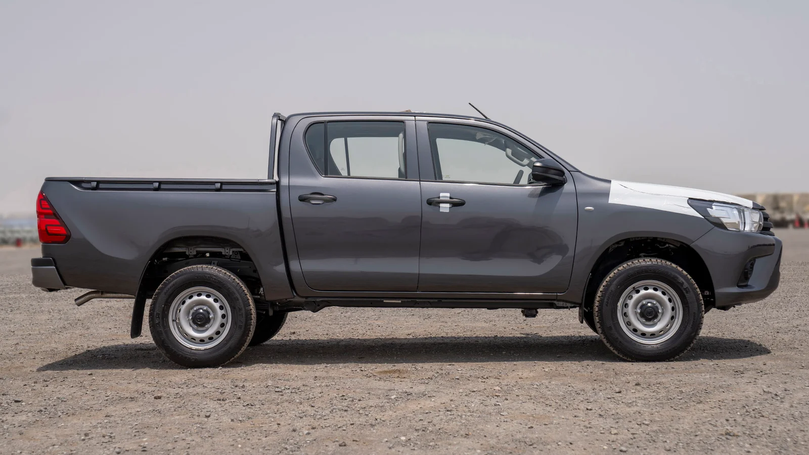 TOYOTA HILUX DC 2.4D MT 4X4 P.WINDOW MY2025 – Grey