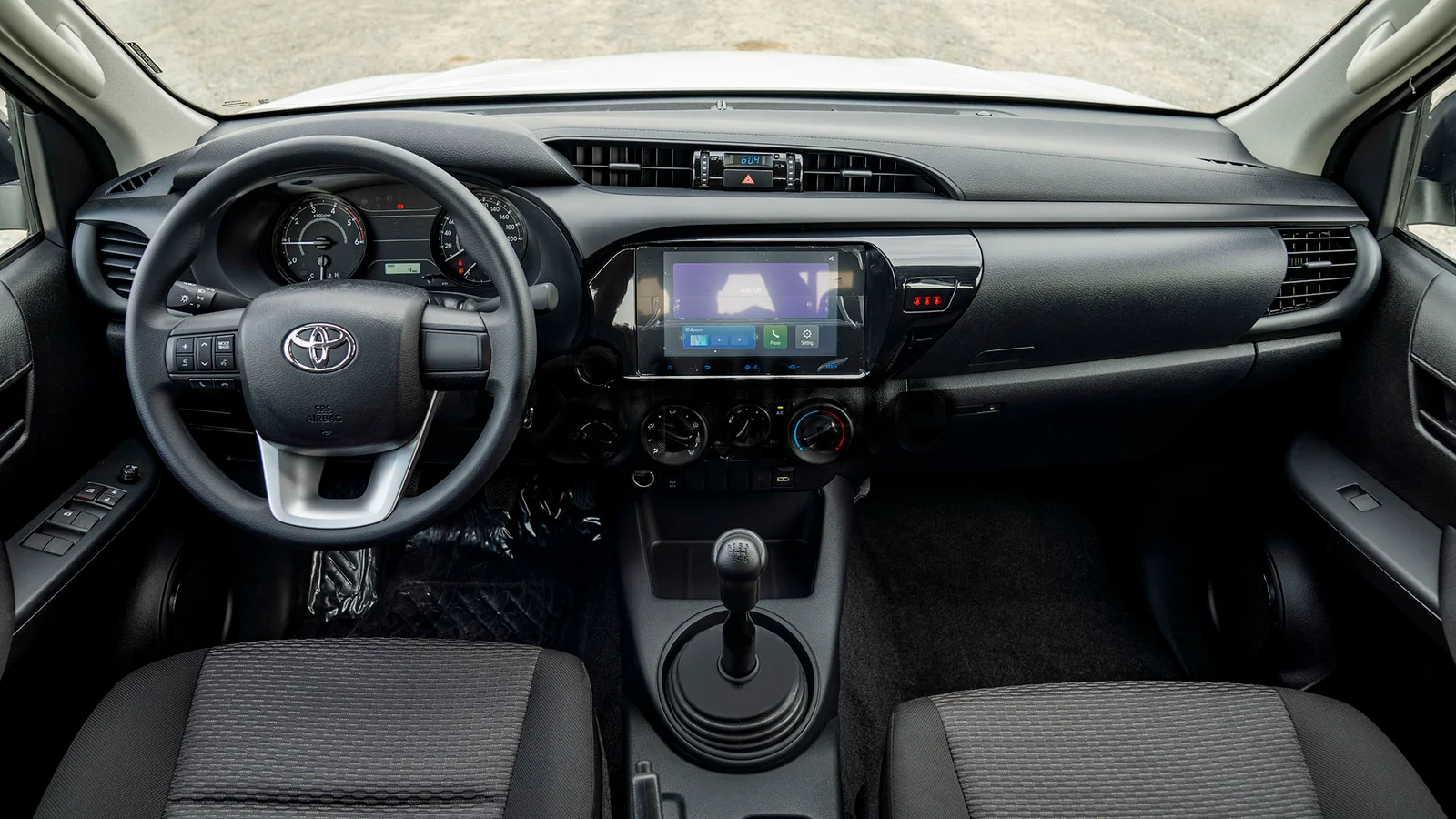 TOYOTA HILUX DC 2.4D MT 4X4 P.WINDOW MY2025 – Grey