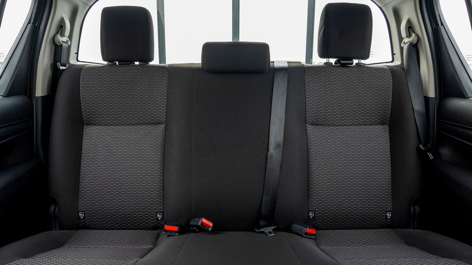 TOYOTA HILUX DC 2.4D MT 4X4 P.WINDOW MY2025 – Grey