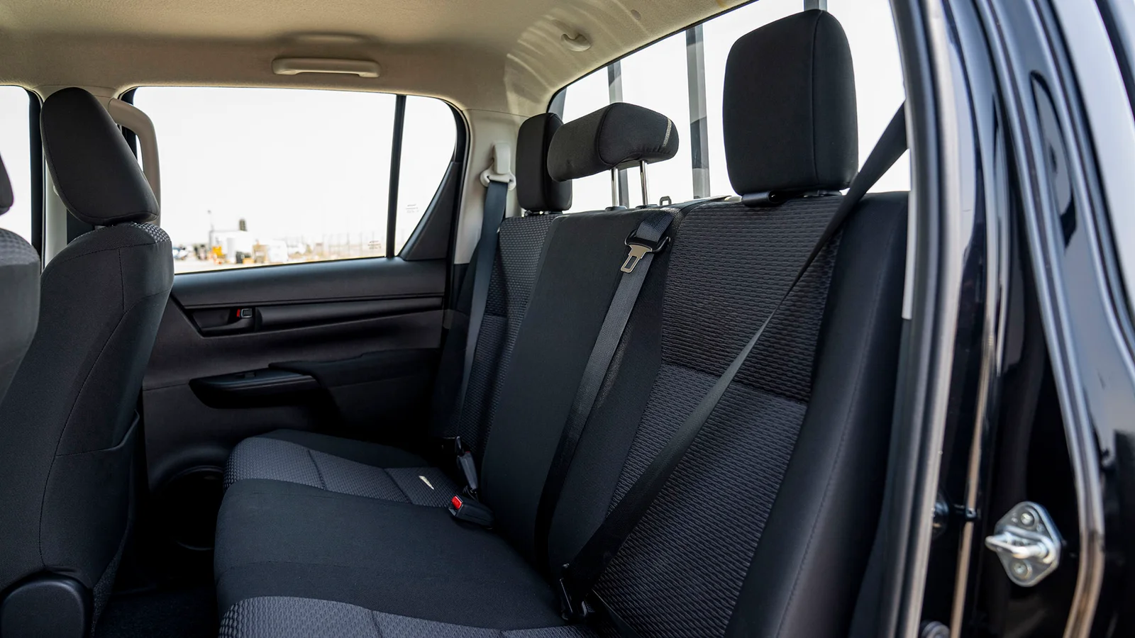 TOYOTA HILUX DC 2.4D MT 4X4 P.WINDOW MY2025 – Grey