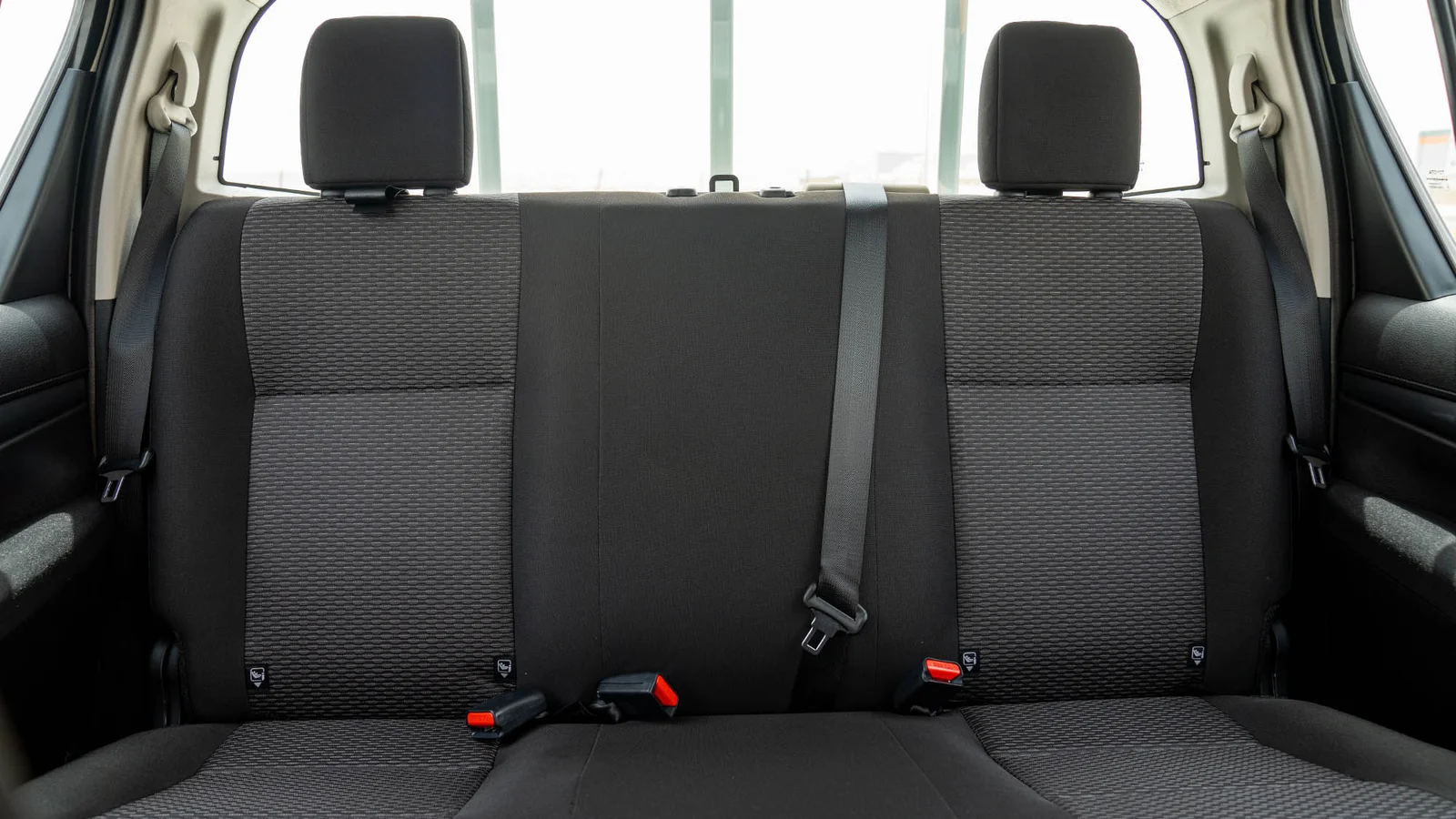 TOYOTA HILUX DC 2.4D MT 4X4 P. WINDOW MY2025 – WHITE