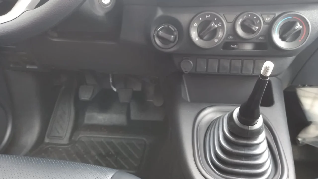 TOYOTA HILUX DC 3.0D MT 4X4 MY2025