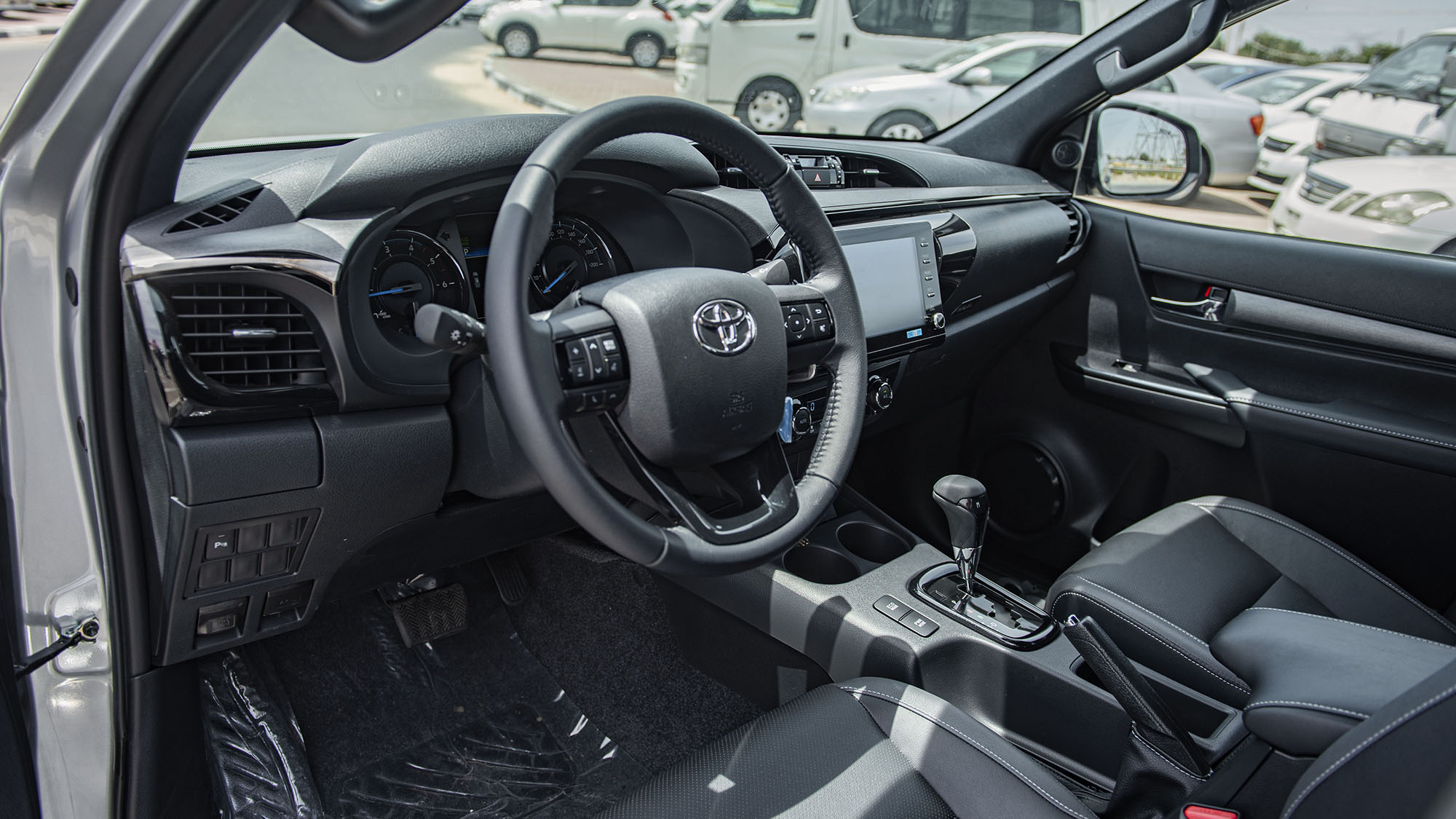 Toyota Hilux DC Adventure 2.8D AT 4×4 -SILVER