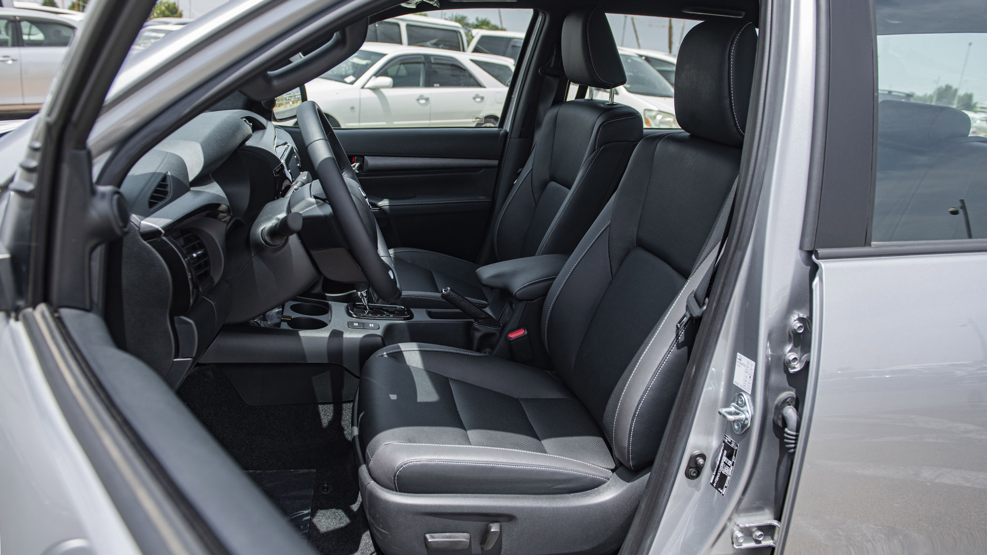 Toyota Hilux DC Adventure 2.8D AT 4×4 -SILVER