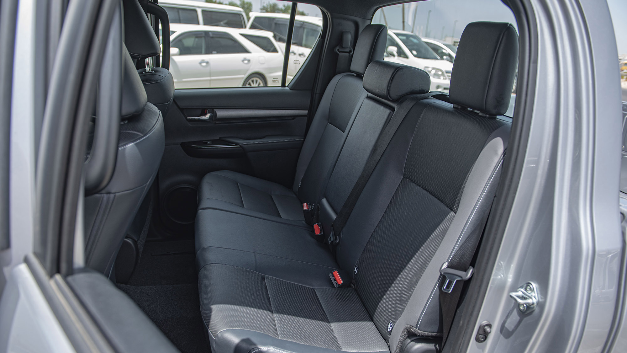 Toyota Hilux DC Adventure 2.8D AT 4×4 -SILVER