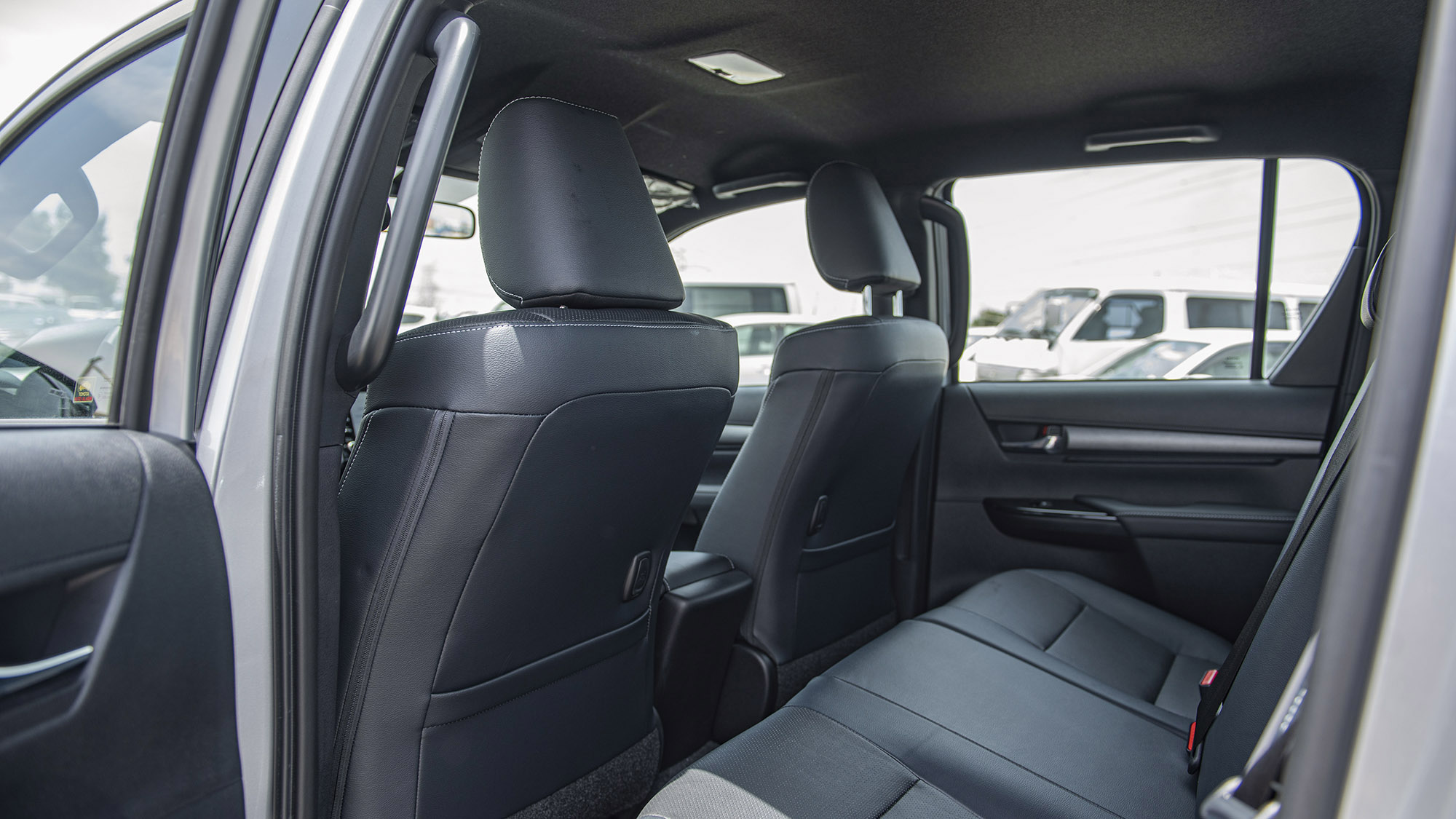 Toyota Hilux DC Adventure 2.8D AT 4×4 -SILVER