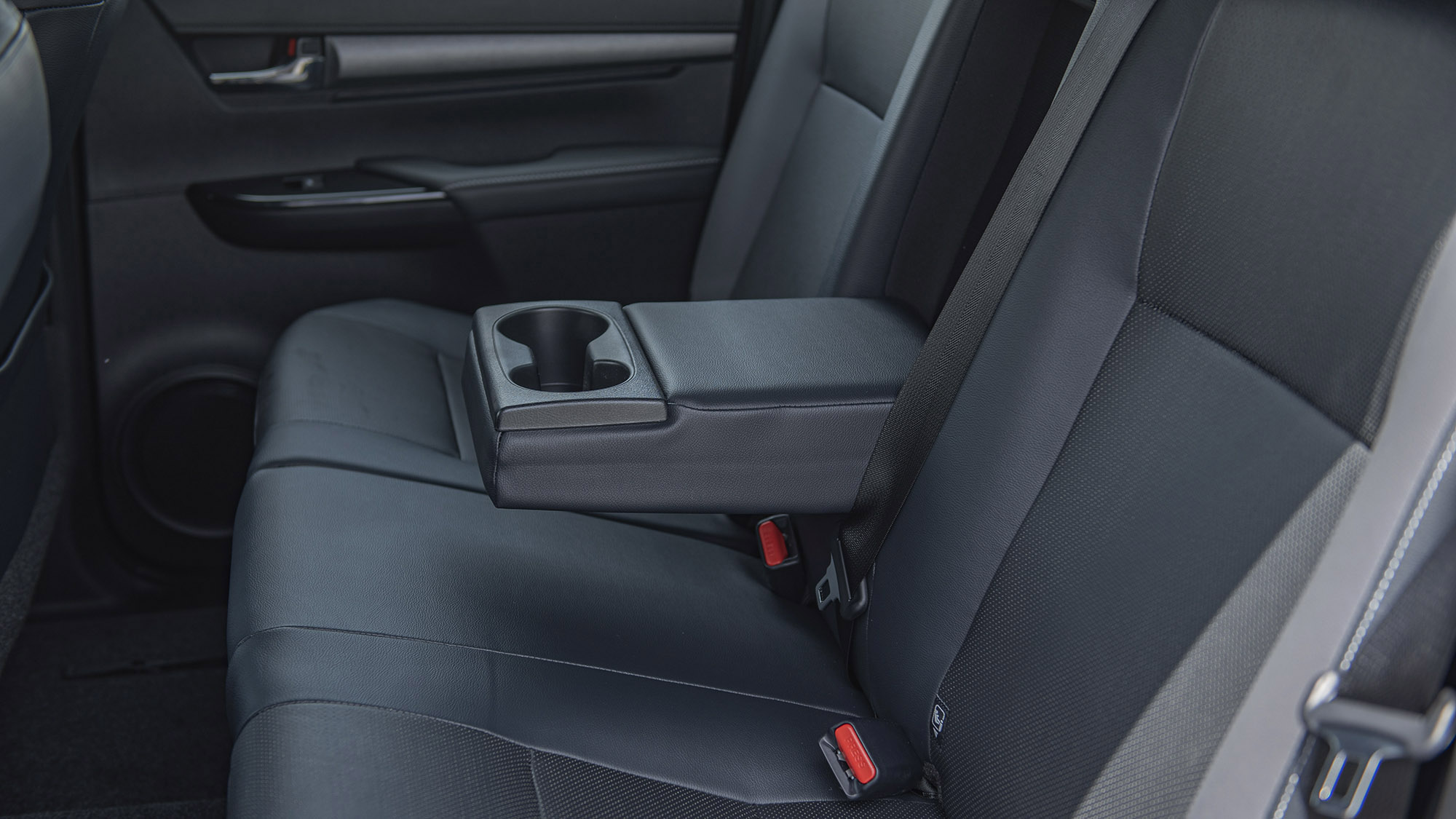 Toyota Hilux DC Adventure 2.8D AT 4×4 -SILVER