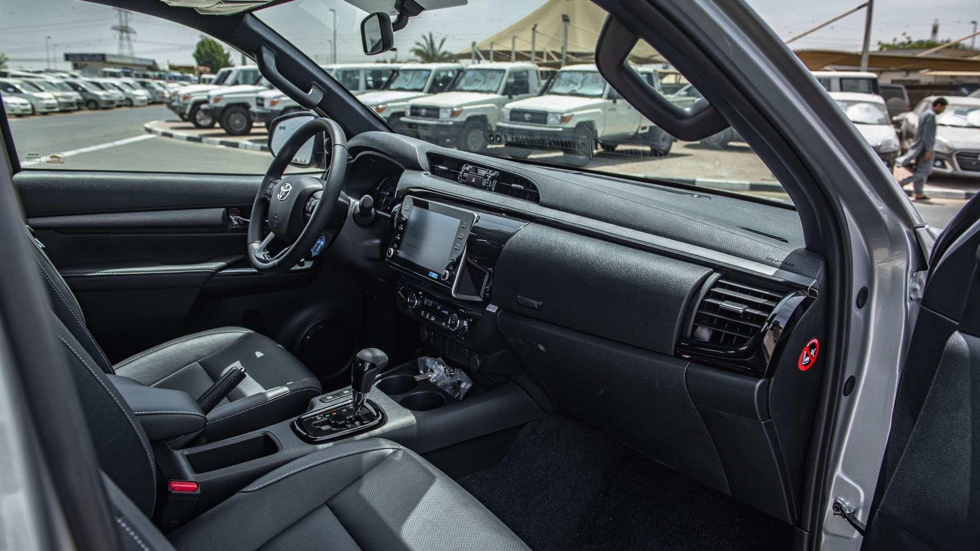 Toyota Hilux DC Adventure 2.8D AT 4×4 -SILVER