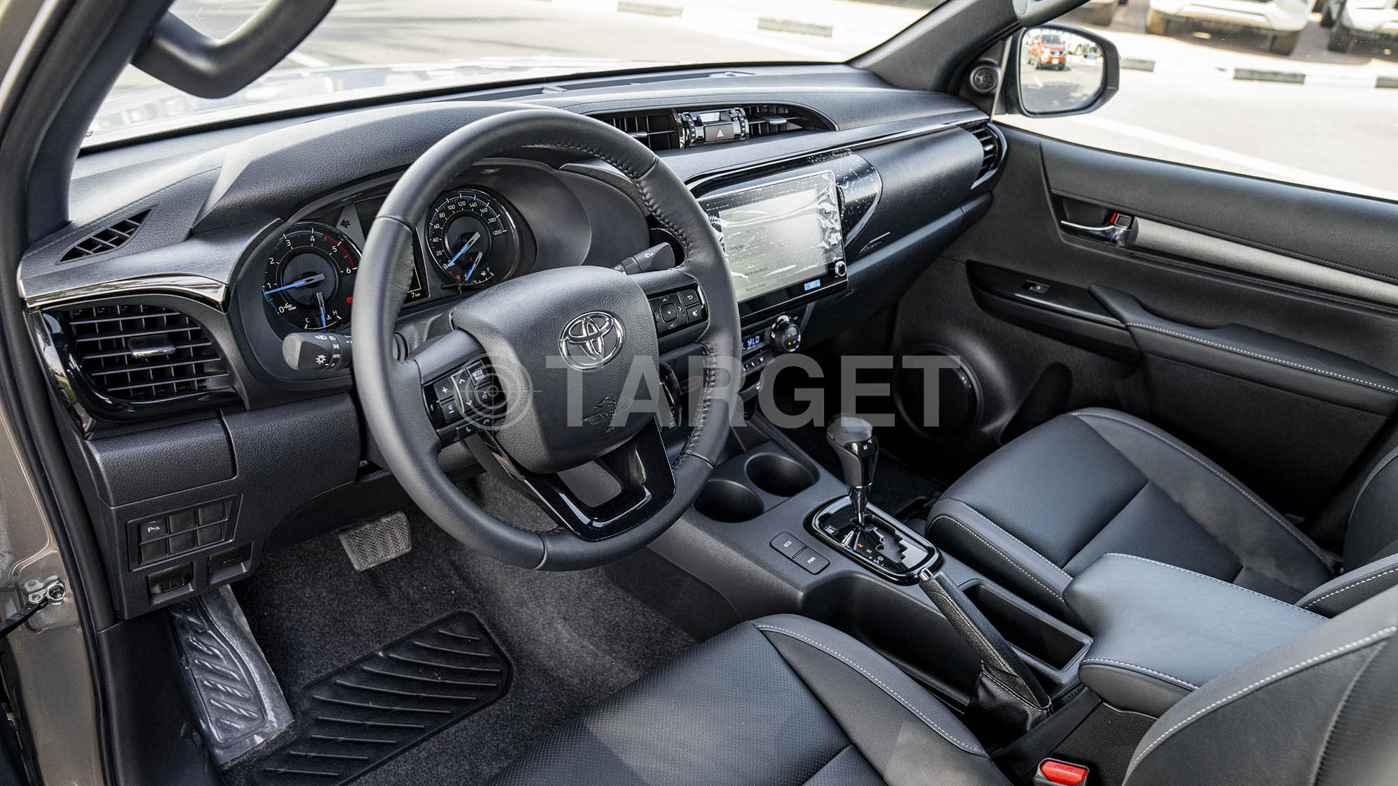 TOYOTA HILUX DC ADVENTURE 2.8D AT 4X4- BRONZE