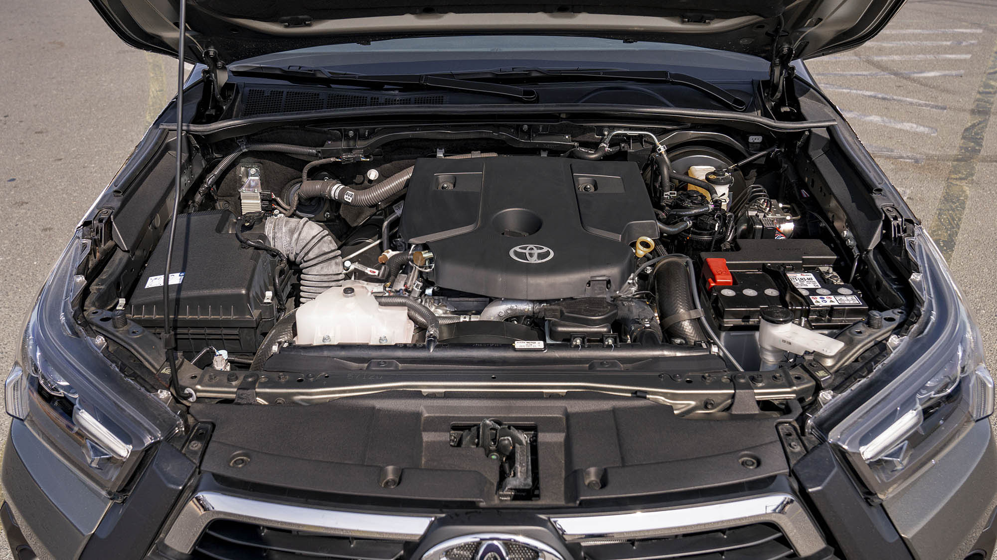 TOYOTA HILUX DC ADVENTURE 2.8D AT 4X4- BRONZE