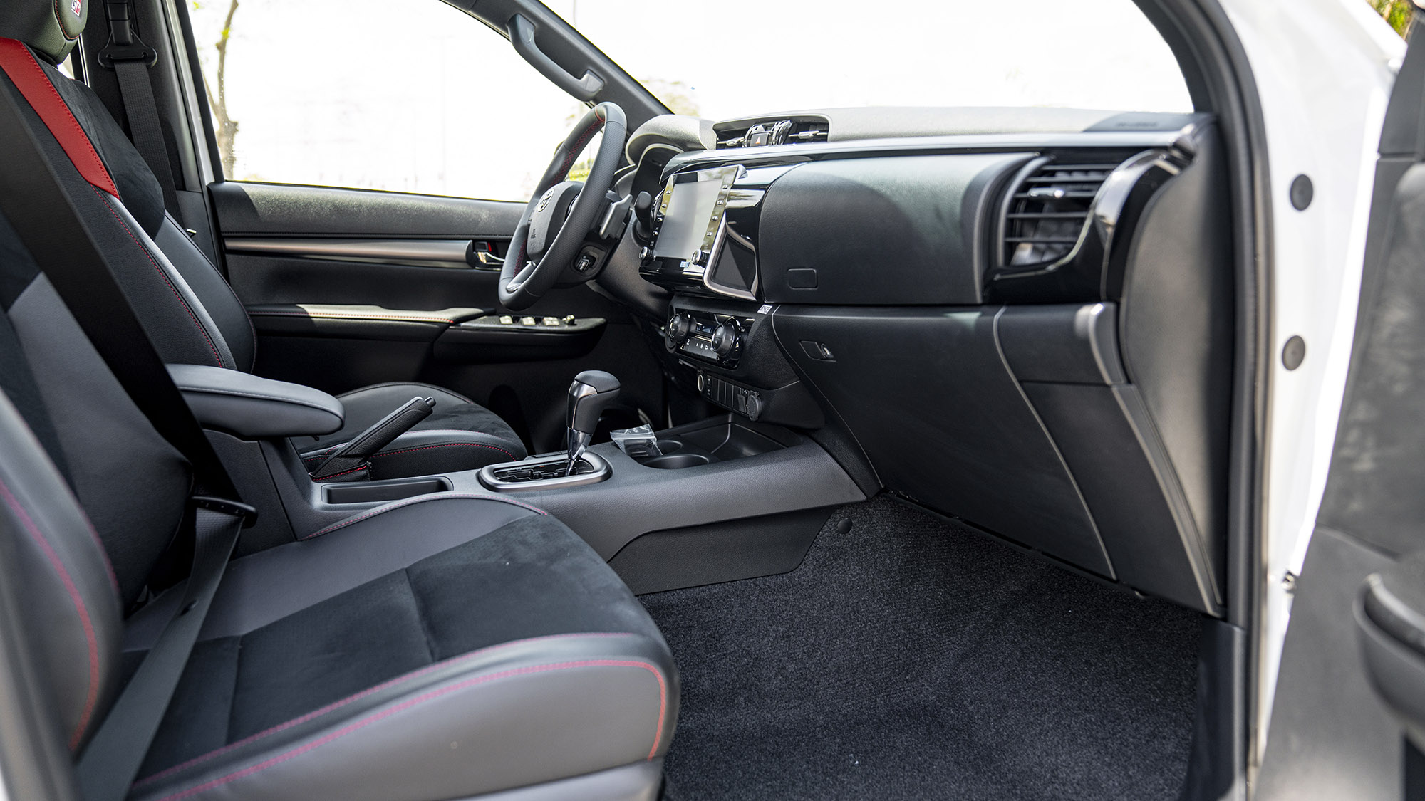 TOYOTA HILUX DC GR SPORT 2.8D AT 4X4