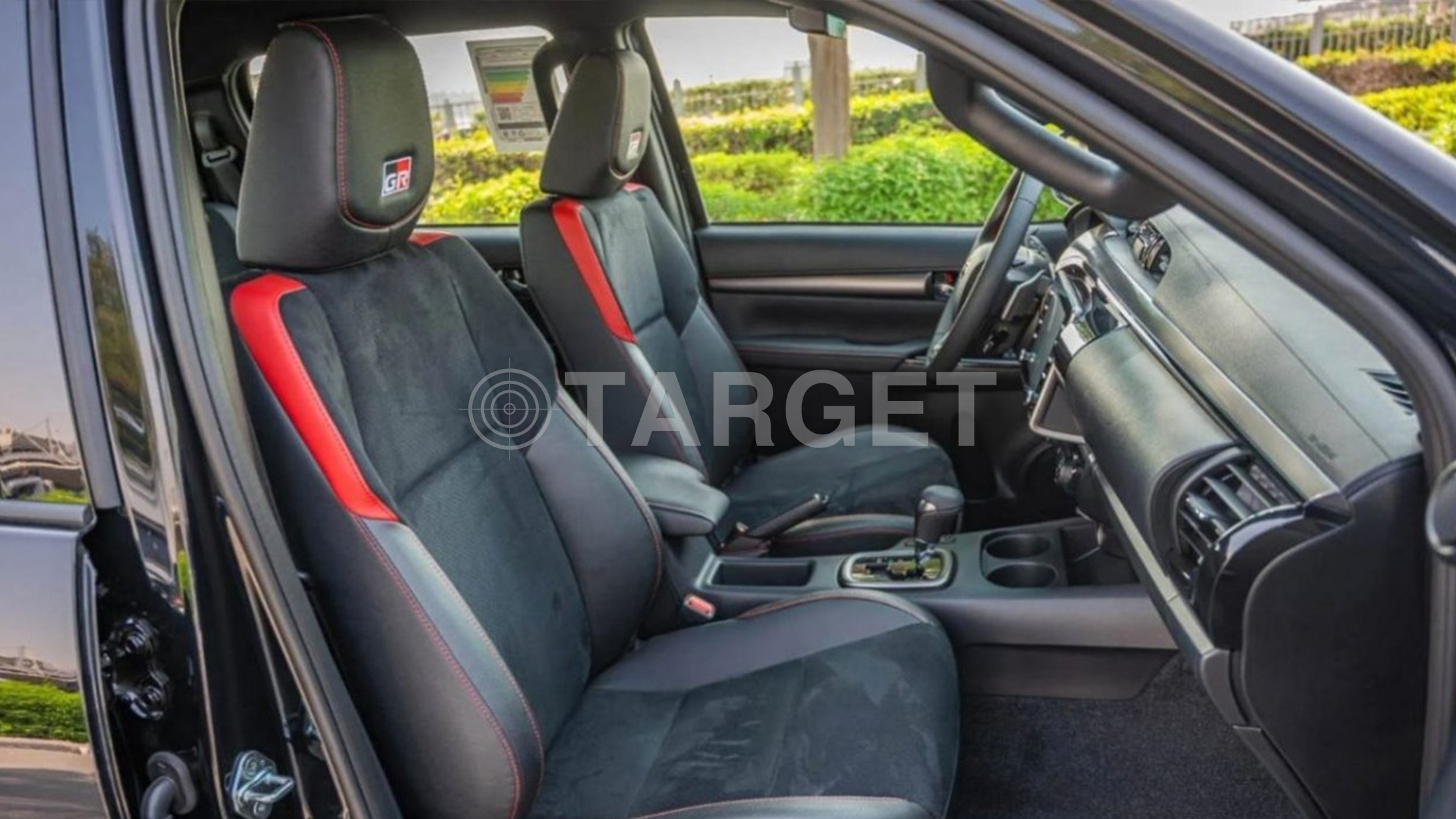TOYOTA HILUX DC GR SPORT 4.0P AT 4X4_ BLACK