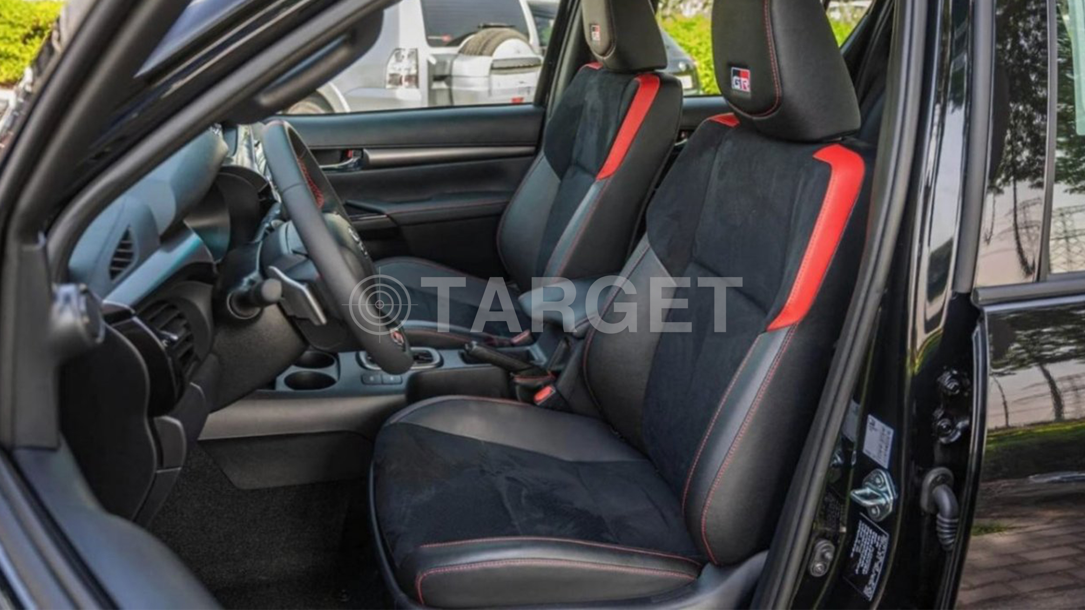 TOYOTA HILUX DC GR SPORT 4.0P AT 4X4_ BLACK