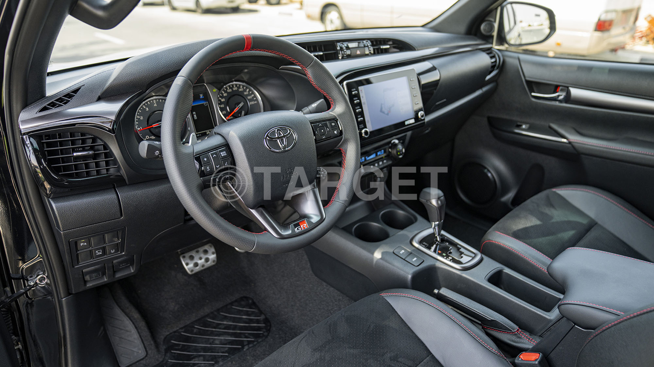 TOYOTA HILUX DC GR SPORT 4.0P AT 4X4_ BLACK