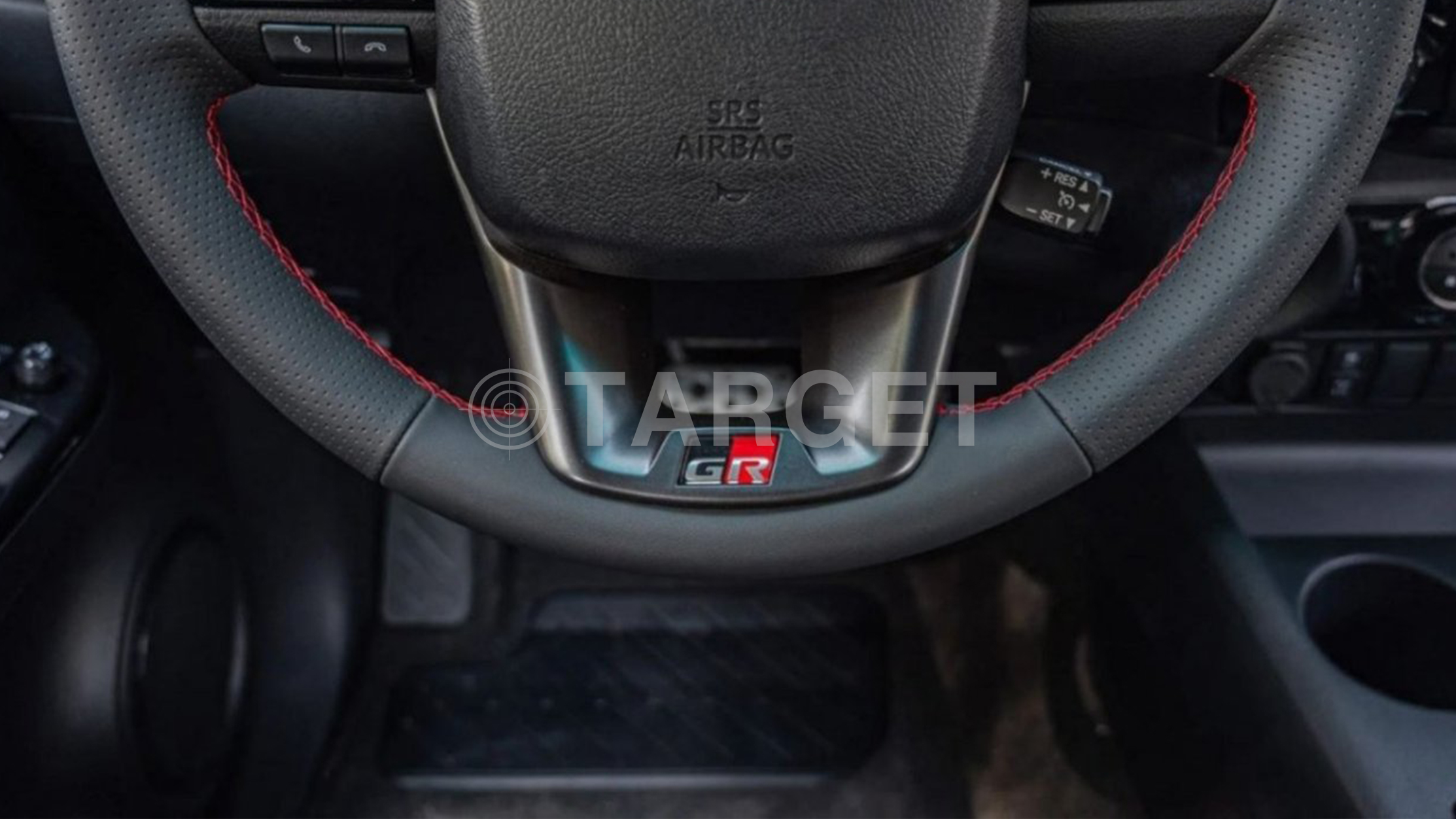 TOYOTA HILUX DC GR SPORT 4.0P AT 4X4_ BLACK