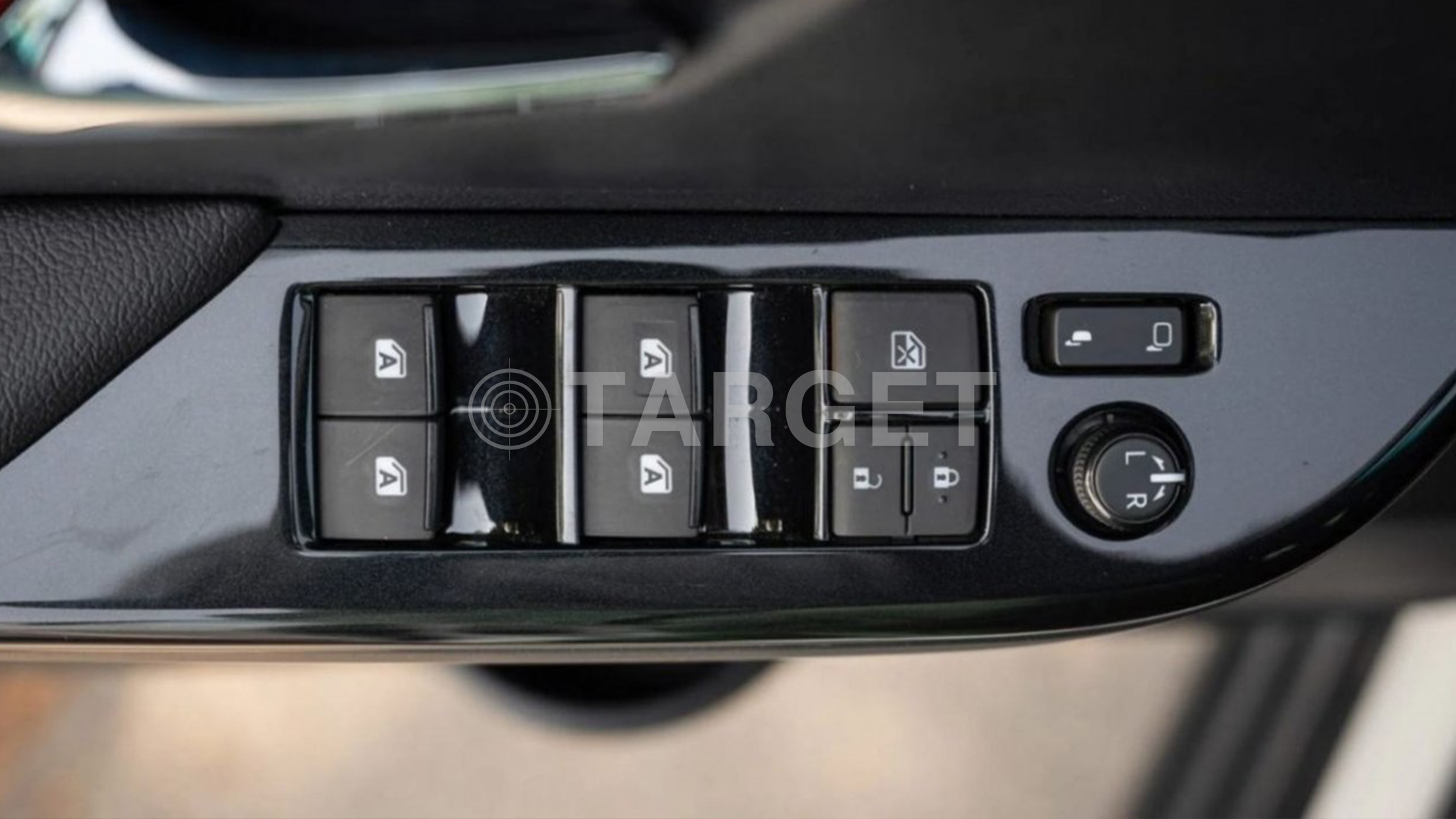 TOYOTA HILUX DC GR SPORT 4.0P AT 4X4_ BLACK