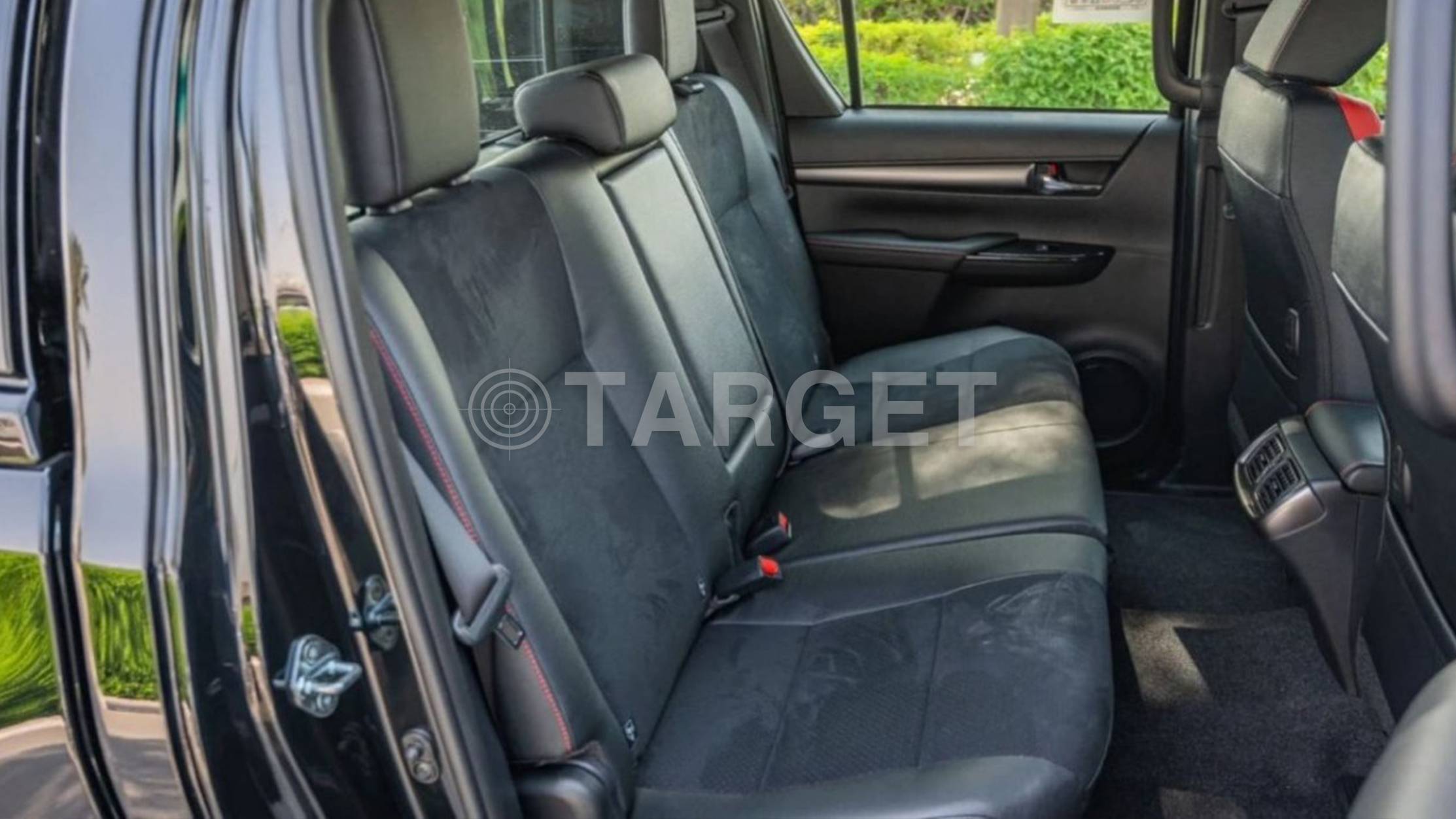 TOYOTA HILUX DC GR SPORT 4.0P AT 4X4_ BLACK