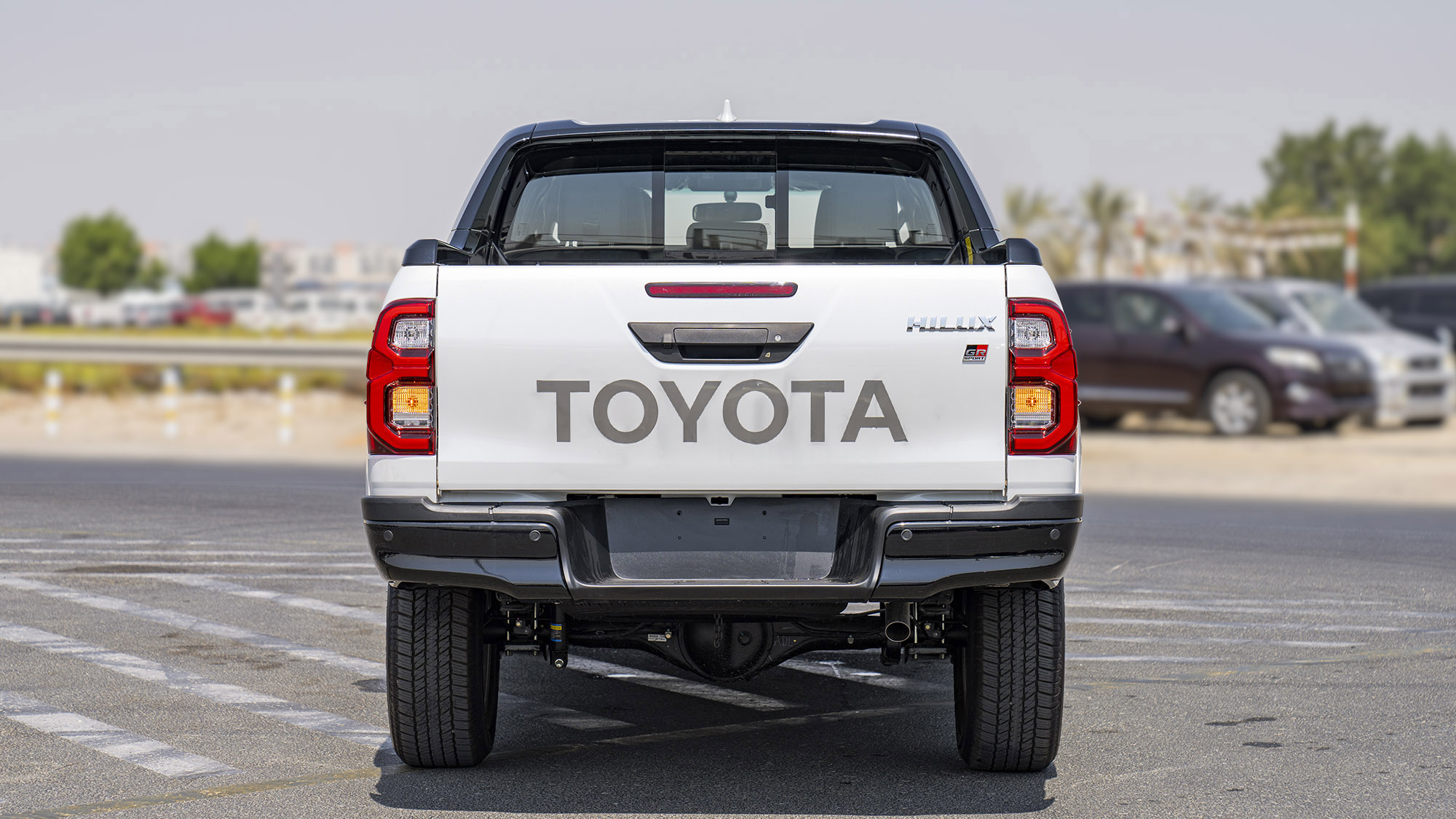 TOYOTA HILUX DC GR SPORT 4.0P AT 4X4 _ WHITE