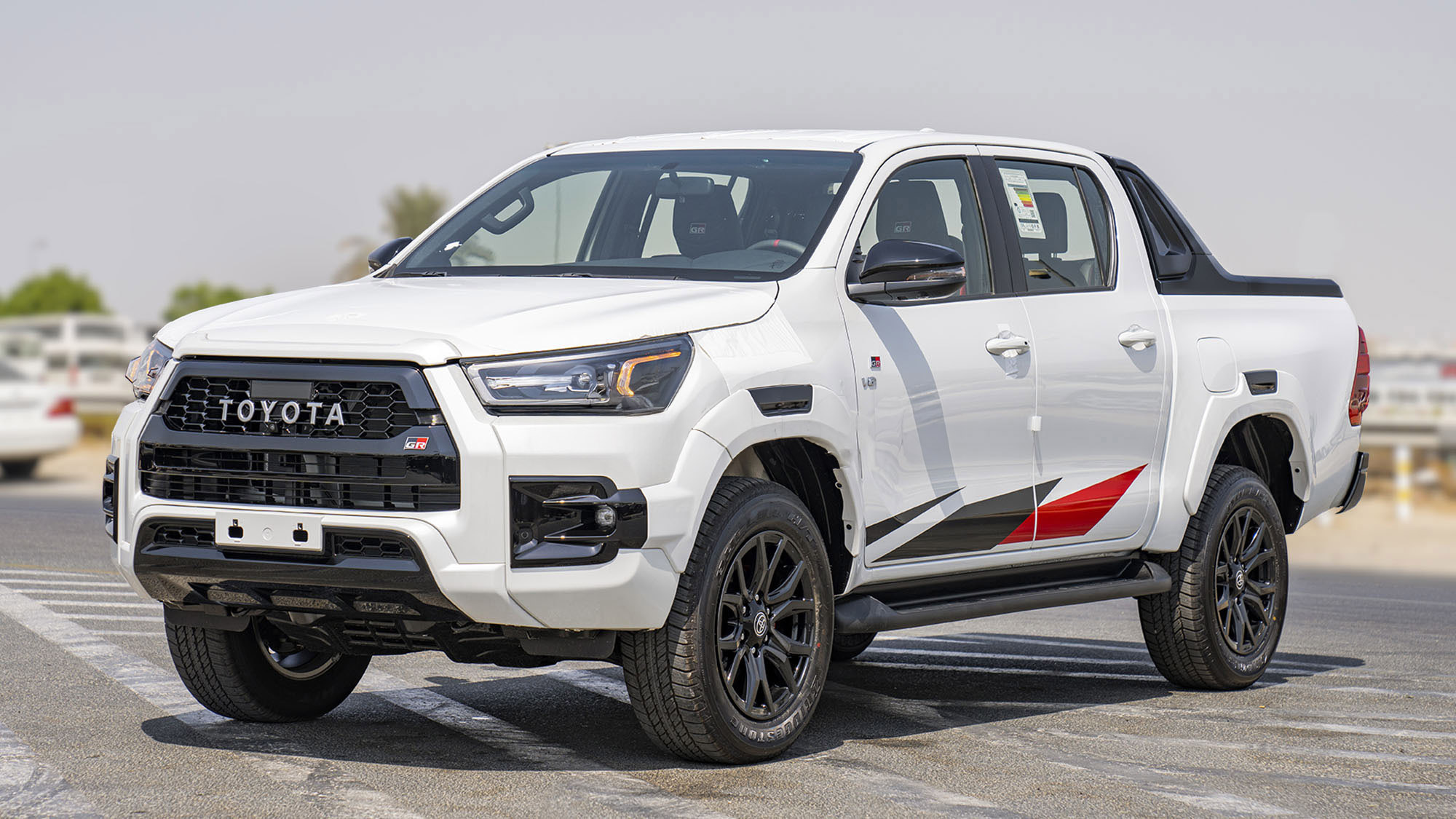 TOYOTA HILUX DC GR SPORT 4.0P AT 4X4 _ WHITE