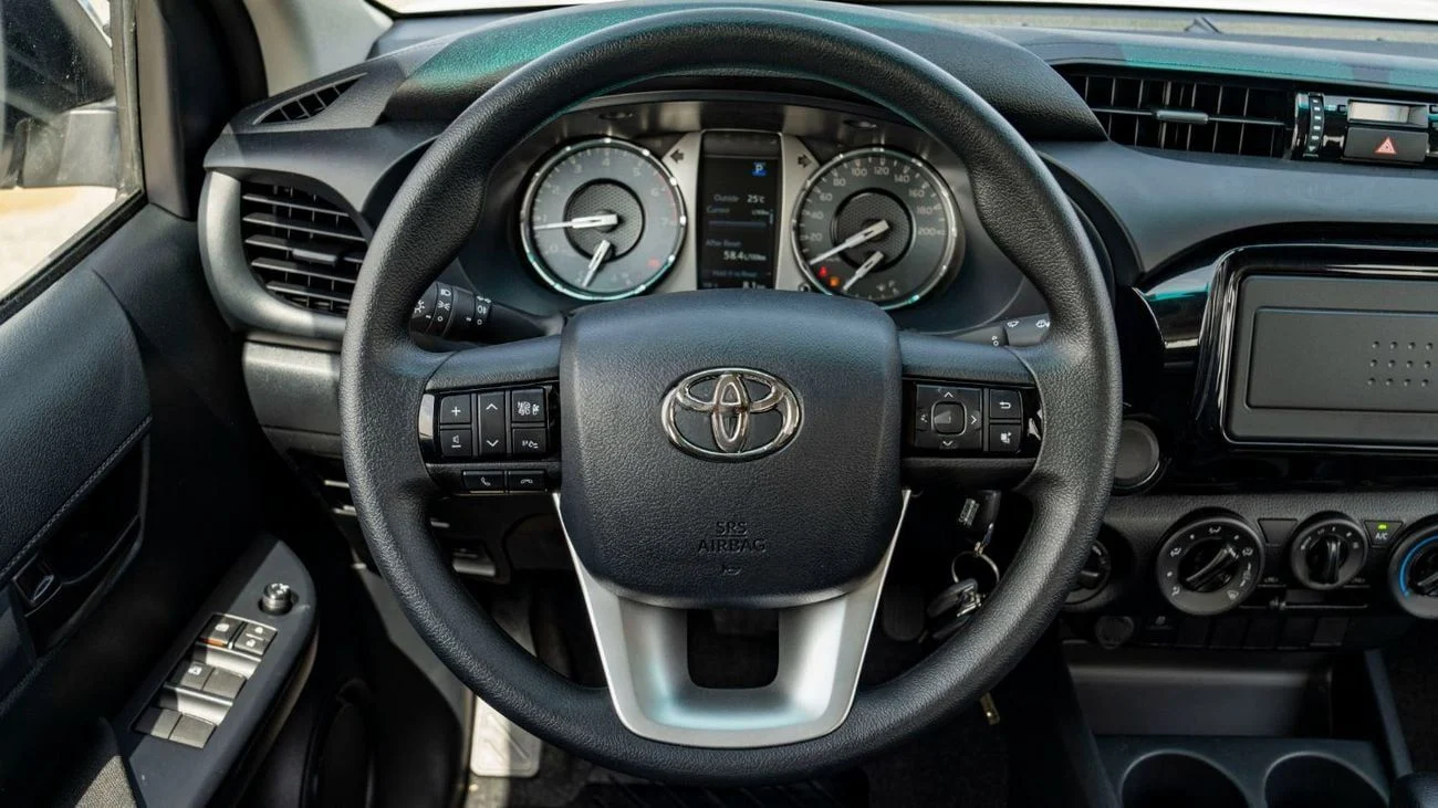 Toyota Hilux MID OPTION PETROL 2.7 AT 2025