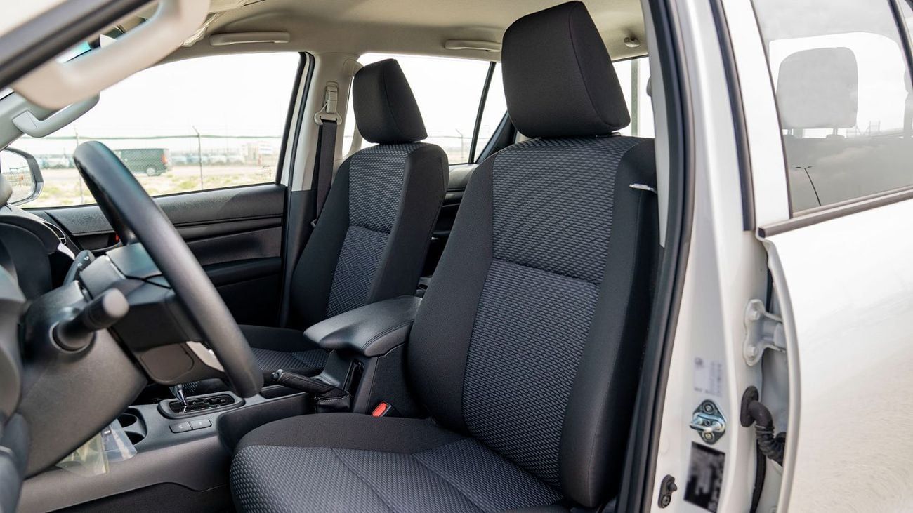 Toyota Hilux MID OPTION PETROL 2.7 AT 2025
