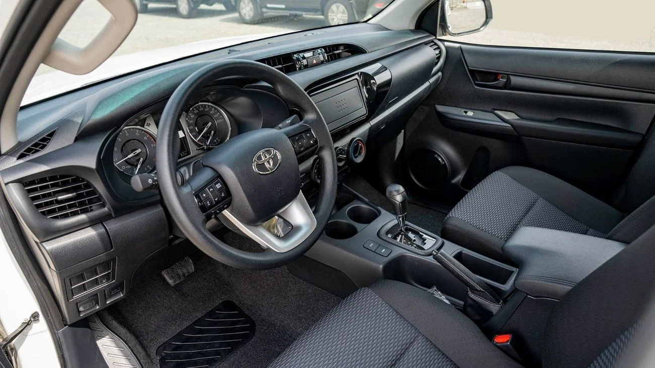 Toyota Hilux MID OPTION PETROL 2.7 AT 2025