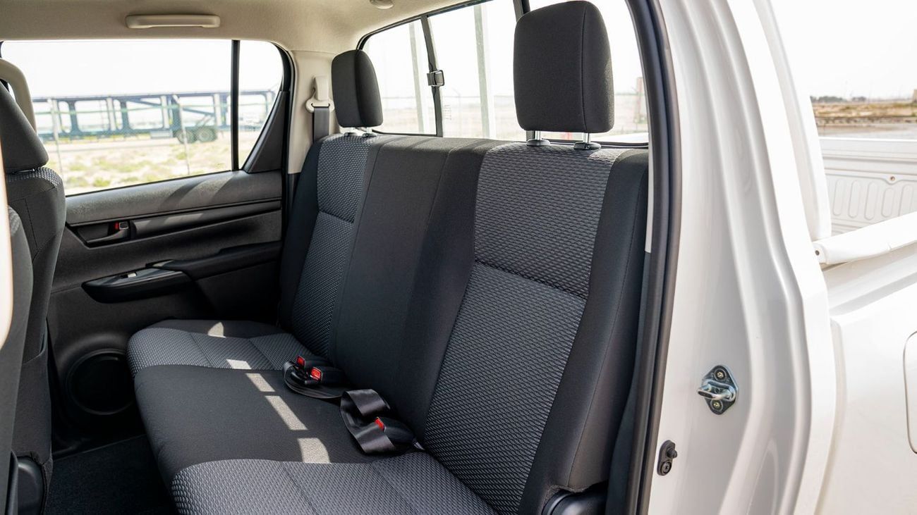 Toyota Hilux MID OPTION PETROL 2.7 AT 2025