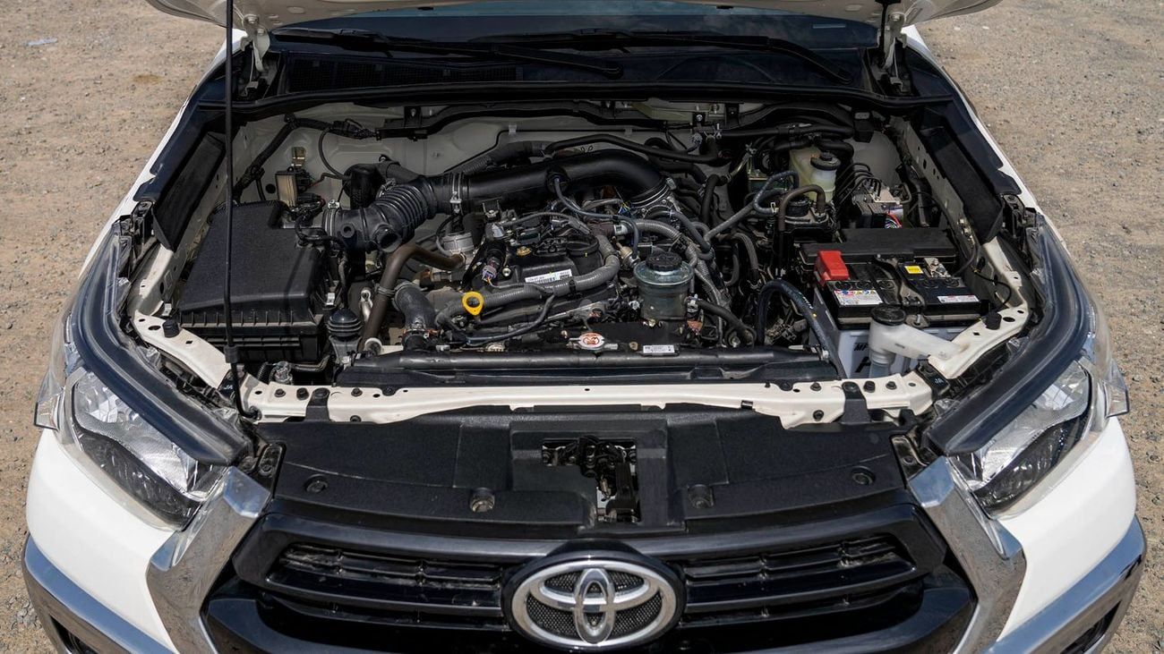 Toyota Hilux MID OPTION PETROL 2.7 AT 2025