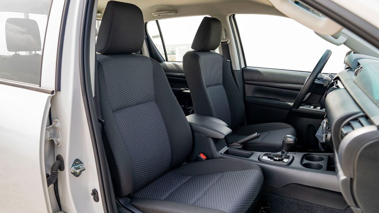 Toyota Hilux MID OPTION PETROL 2.7 AT 2025