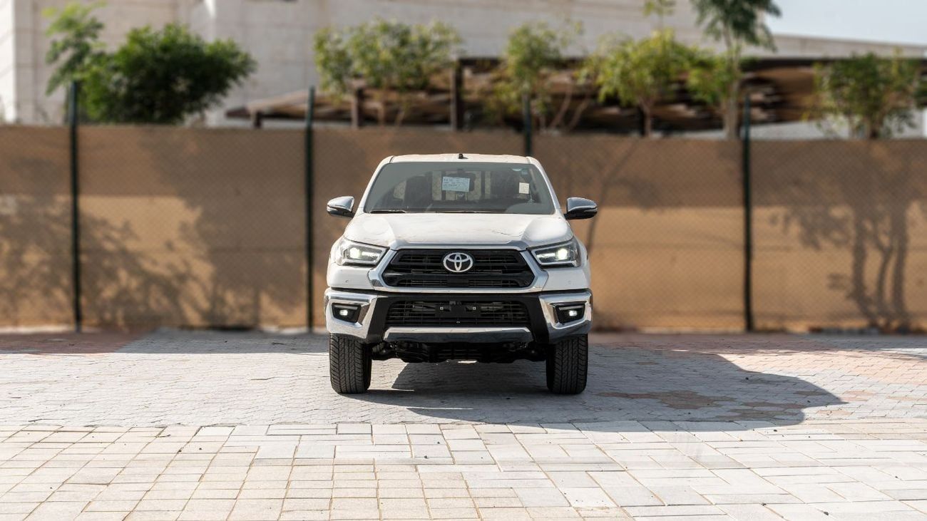 Toyota Hilux SGLX 2.8L AT Diesel (White-Red) 2026