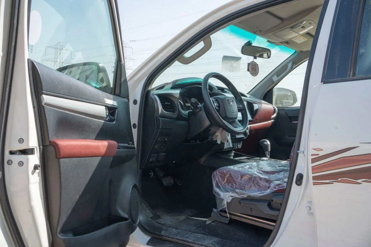 Toyota Hilux SGLX 2.8L AT Diesel (White-Red) 2026