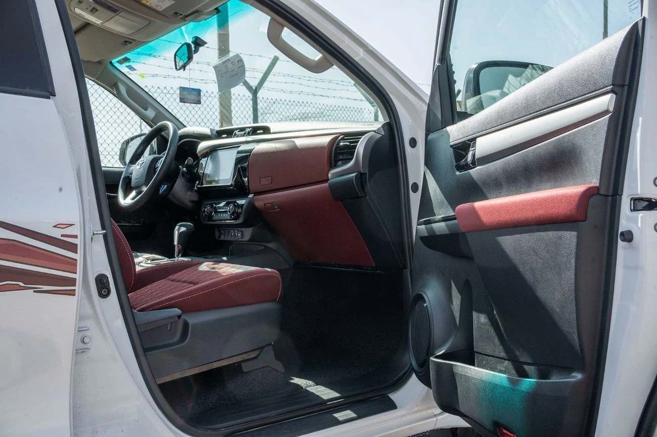 Toyota Hilux SGLX 2.8L AT Diesel (White-Red) 2026