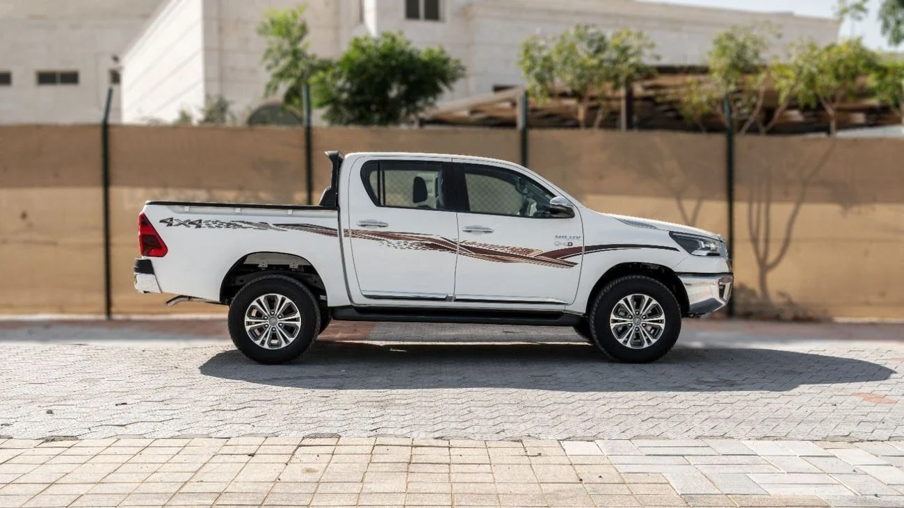 Toyota Hilux SGLX 2.8L AT Diesel (White-Red) 2026