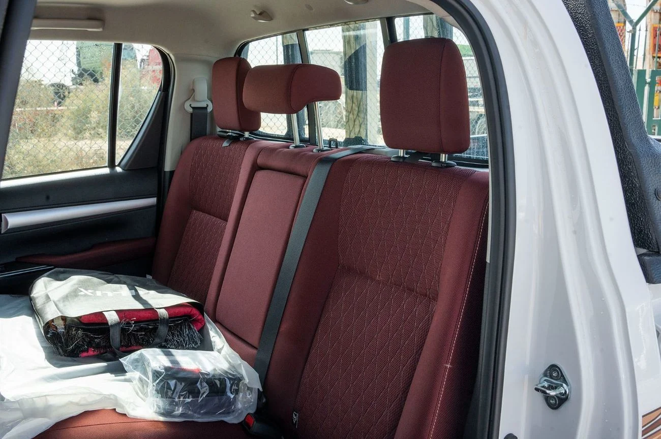 Toyota Hilux SGLX 2.8L AT Diesel (White-Red) 2026