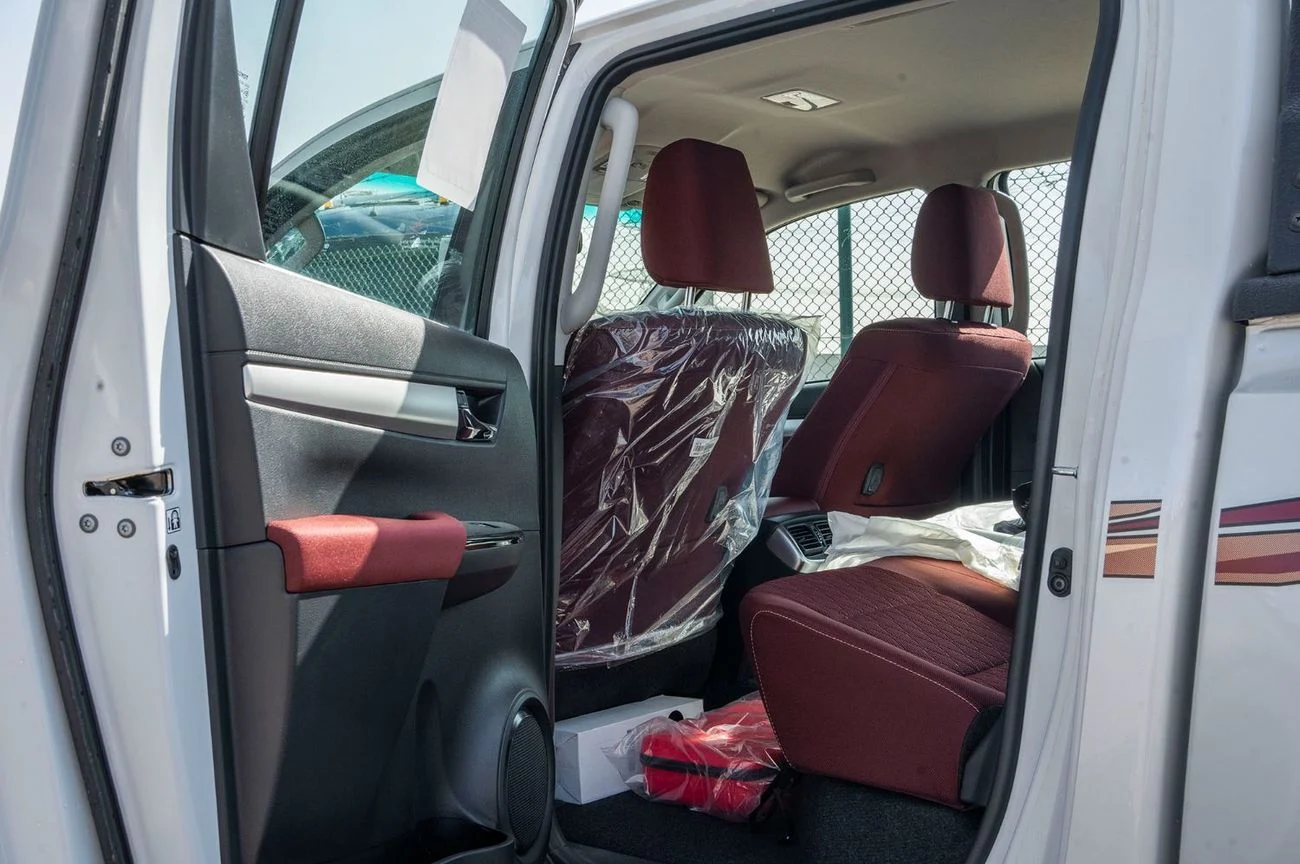 Toyota Hilux SGLX 2.8L AT Diesel (White-Red) 2026