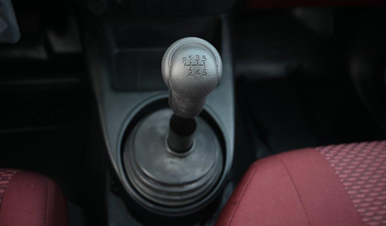 Toyota Hilux Single Cab 2.4L Manual