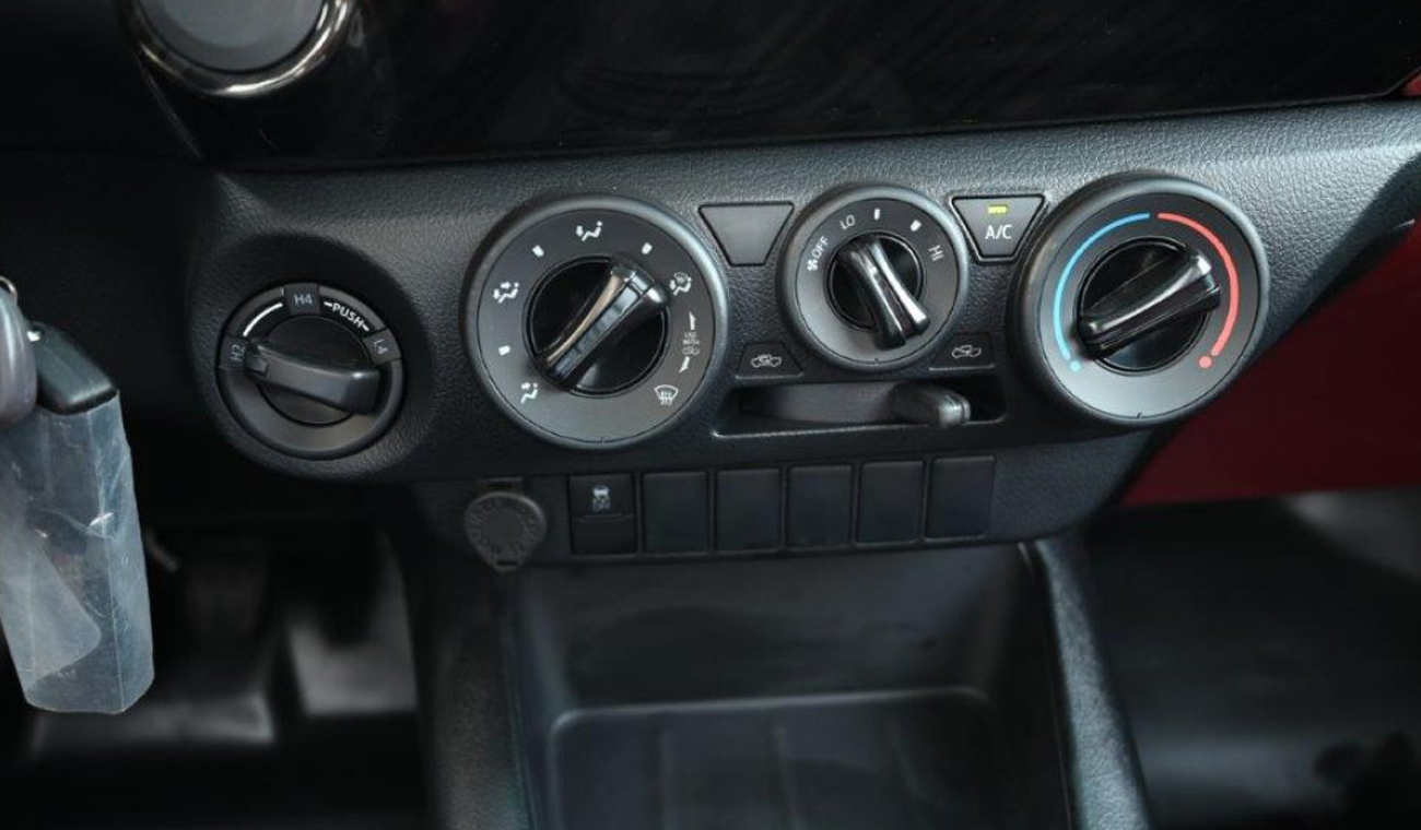Toyota Hilux Single Cab 2.4L Manual