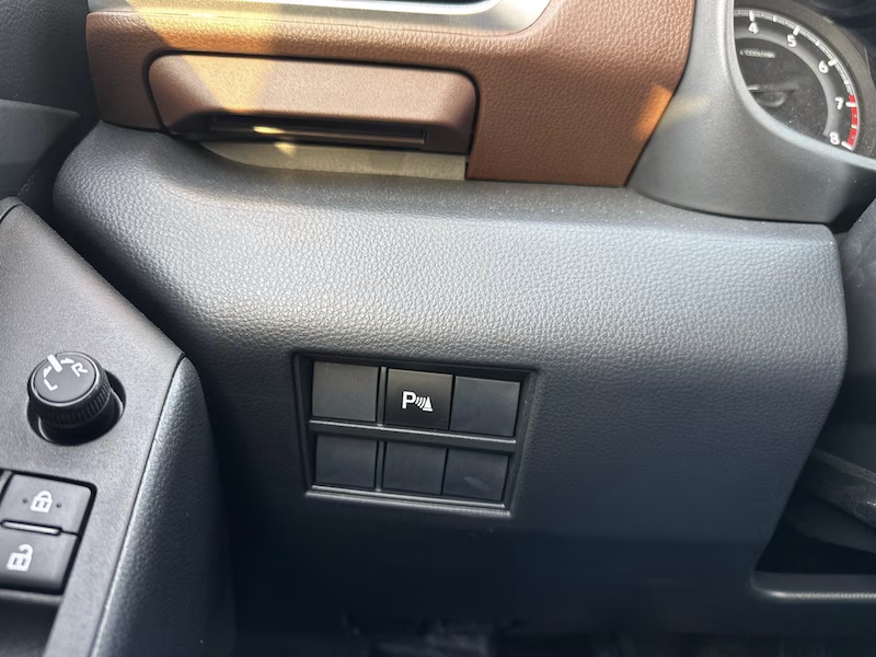 TOYOTA INNOVA 2.0L PETROL GCC -8 SEATER
