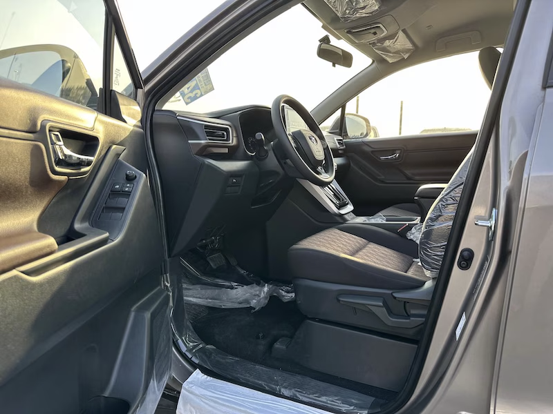 TOYOTA INNOVA 2.0L PETROL GCC -8 SEATER
